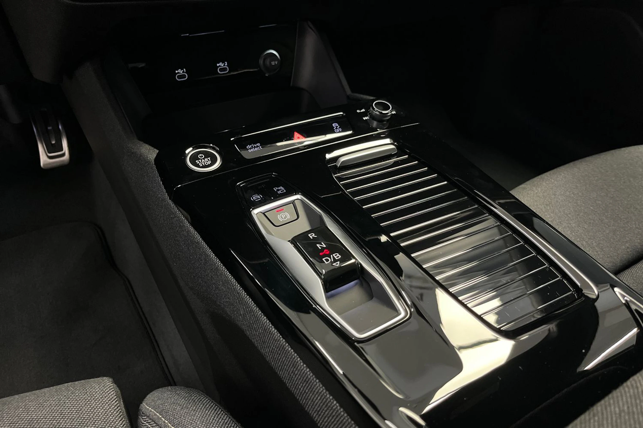 mythos musta Audi A6 e-tron 2026 kuva 16.