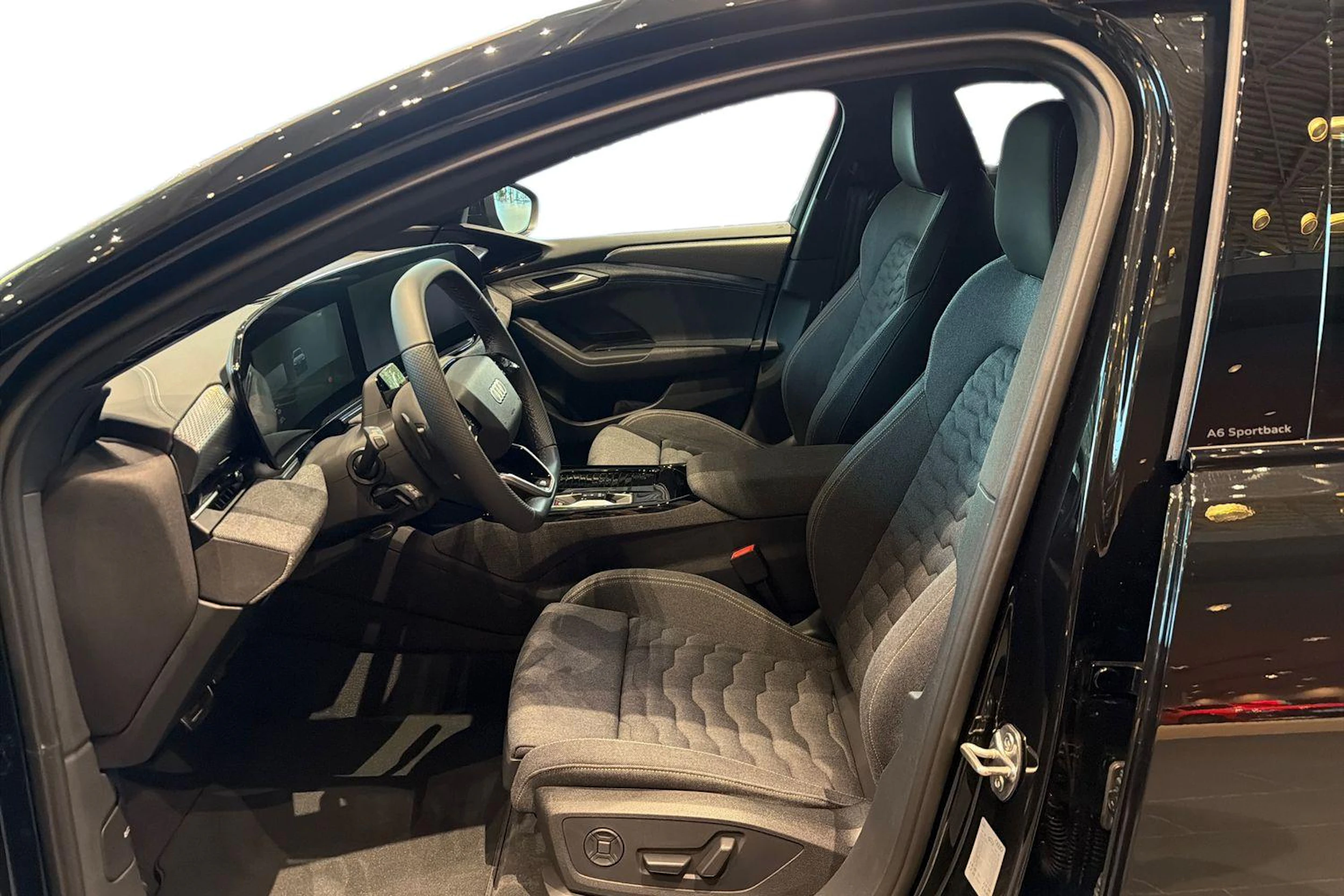 musta Audi A6 e-tron 2027 kuva 6.