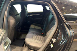 musta Audi A6 e-tron 2027 kuva 8.