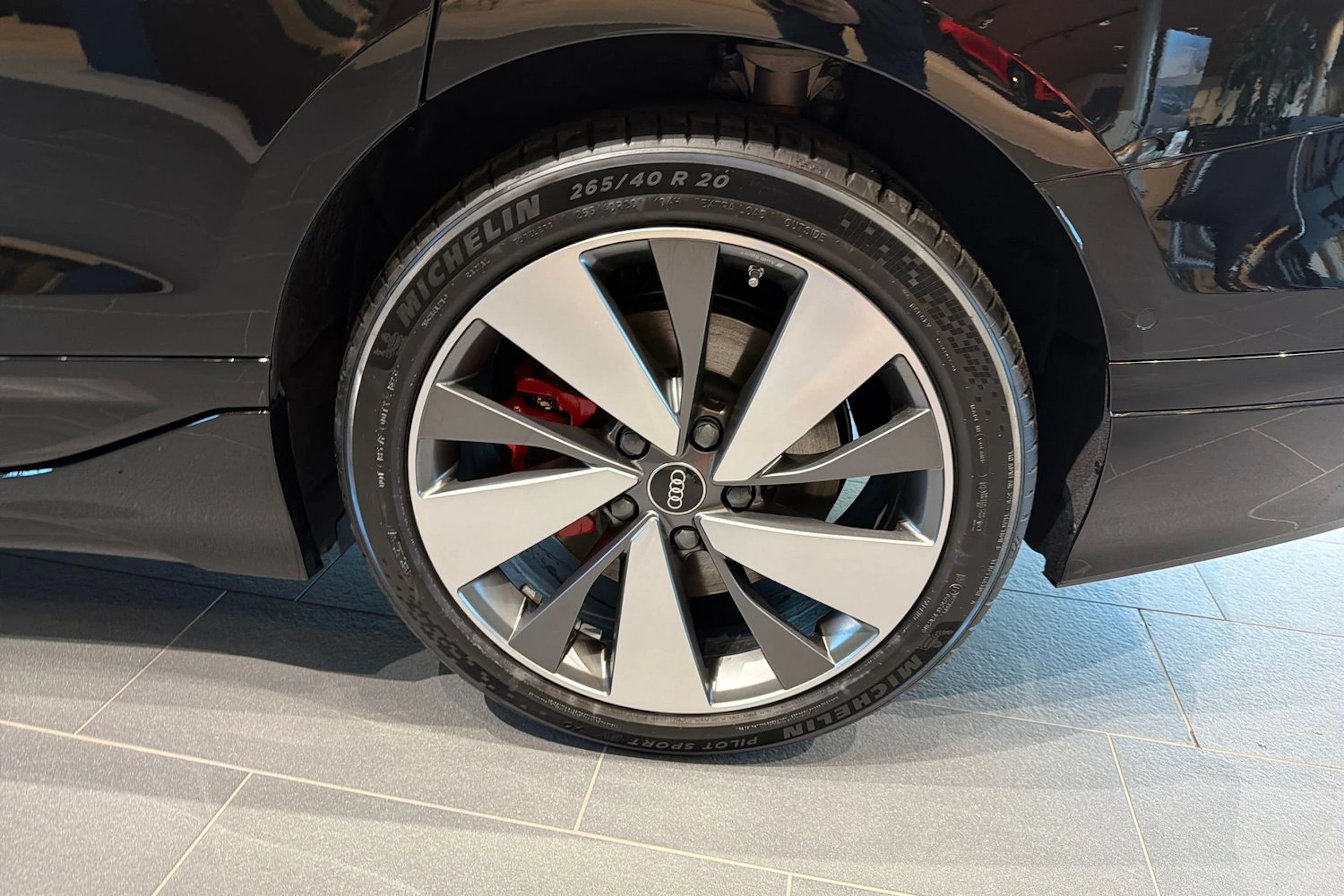 musta Audi A6 e-tron 2027 kuva 10.