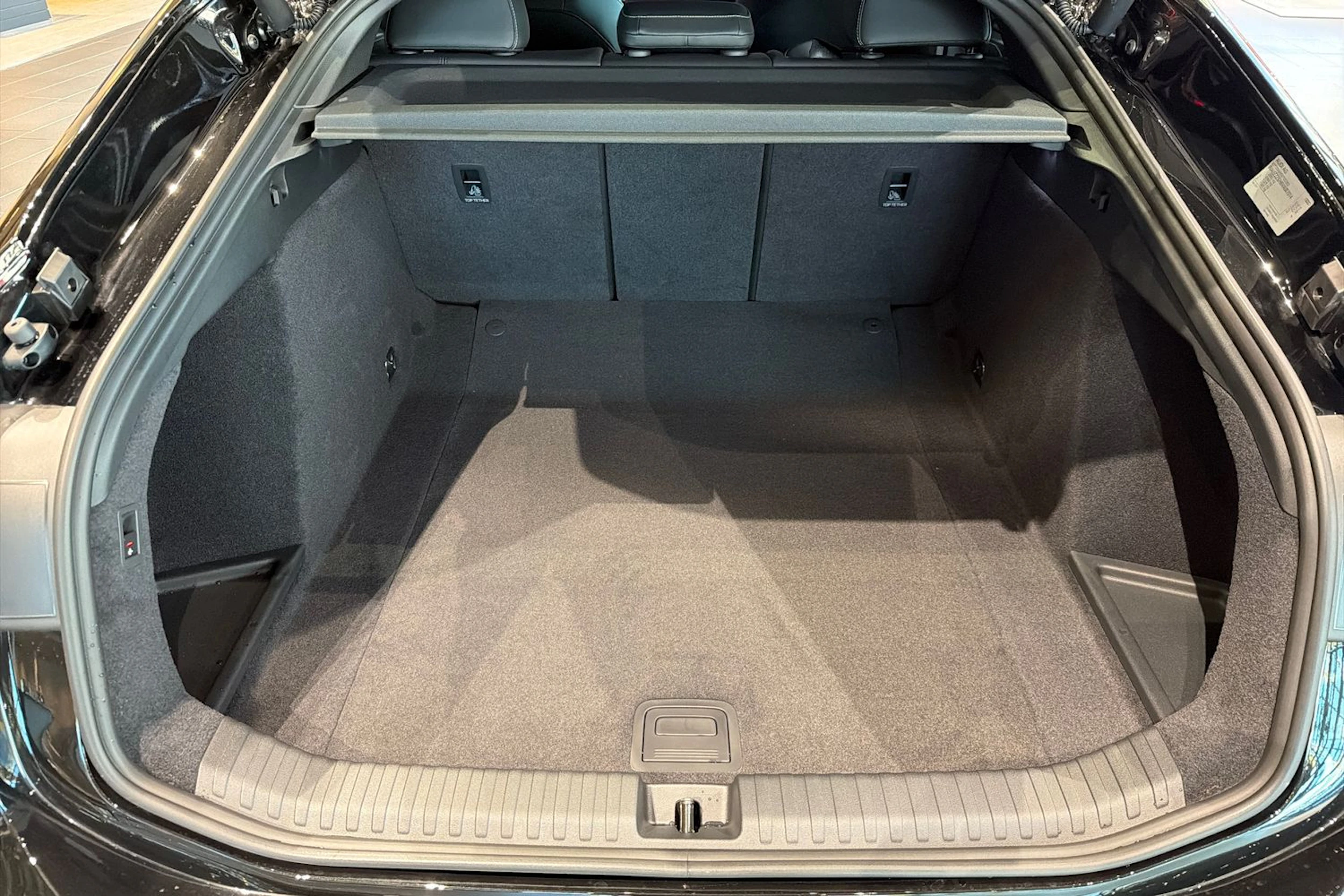 musta Audi A6 e-tron 2027 kuva 11.