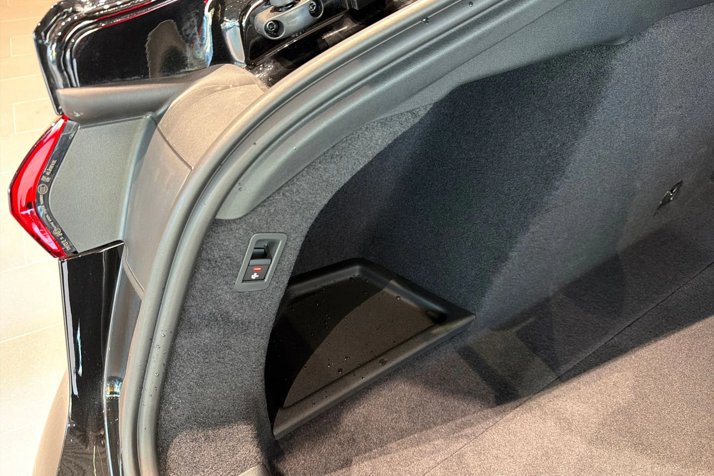 musta Audi A6 e-tron 2027 kuva 12.