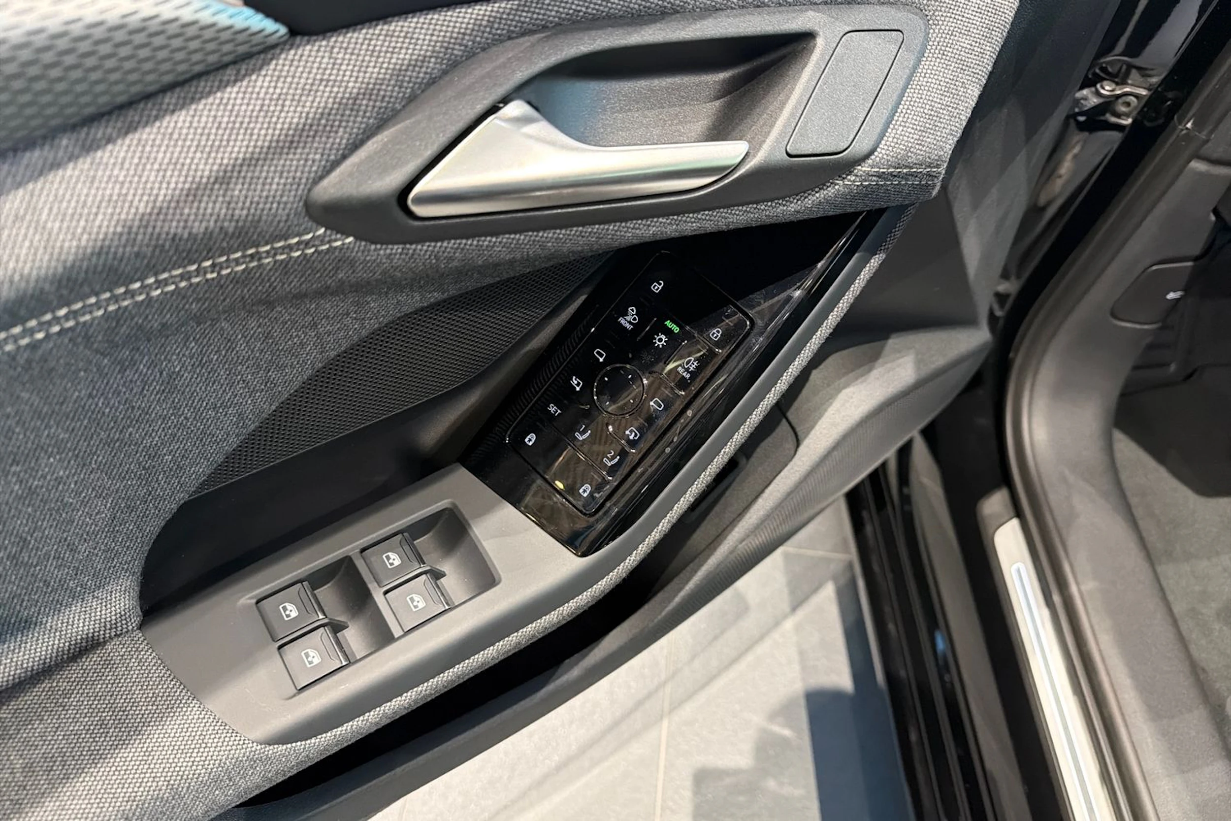 musta Audi A6 e-tron 2027 kuva 14.