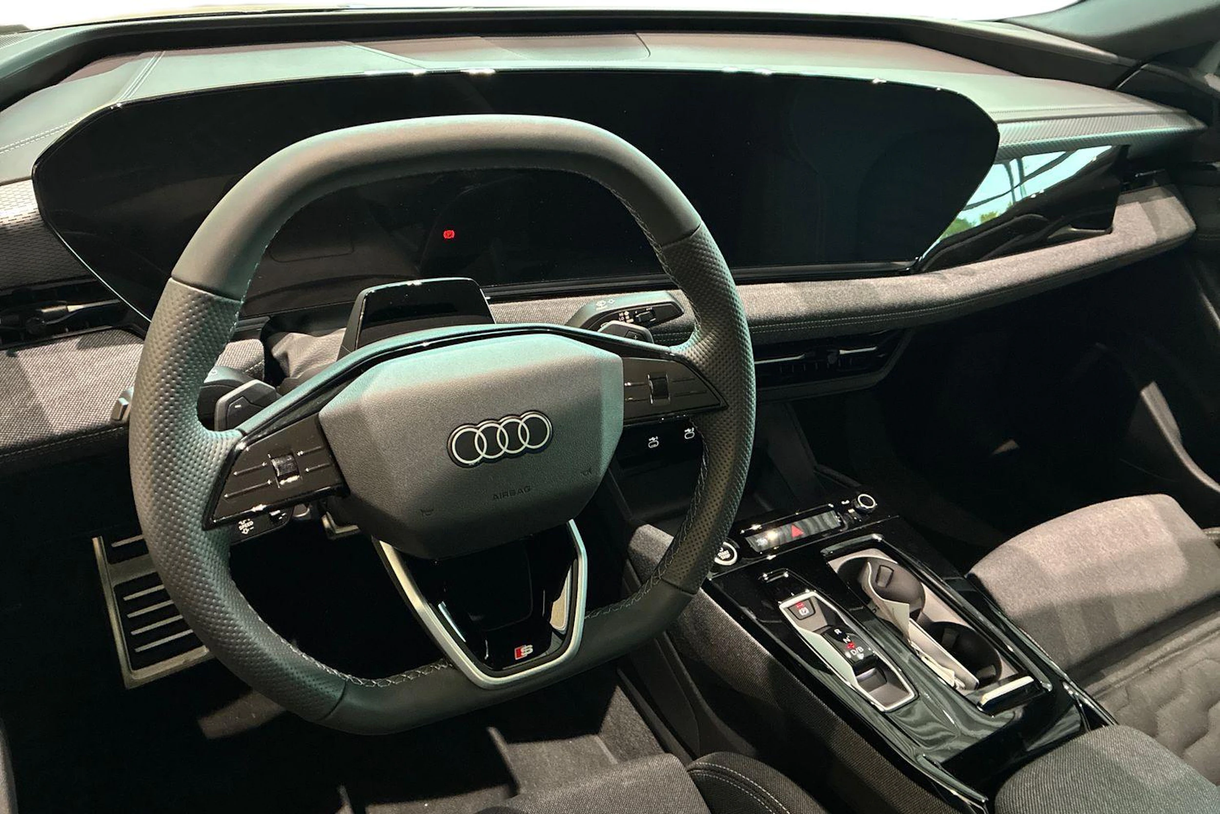 musta Audi A6 e-tron 2027 kuva 7.