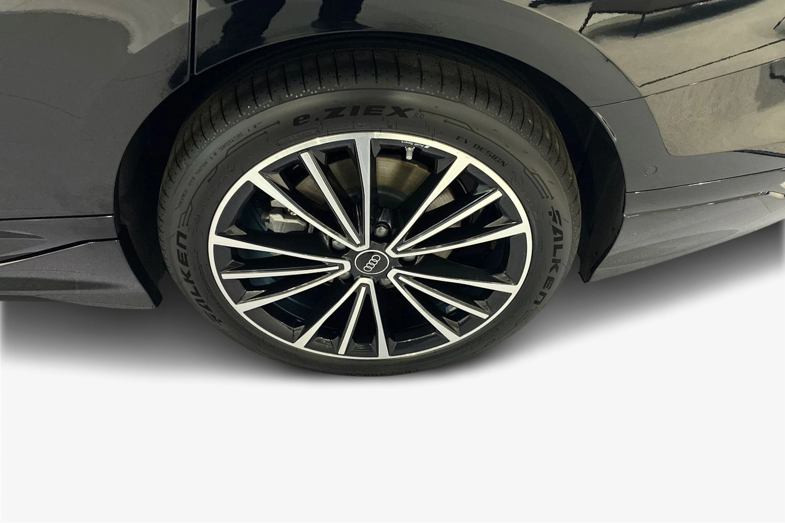 musta Audi A6 e-tron 2027 kuva 9.