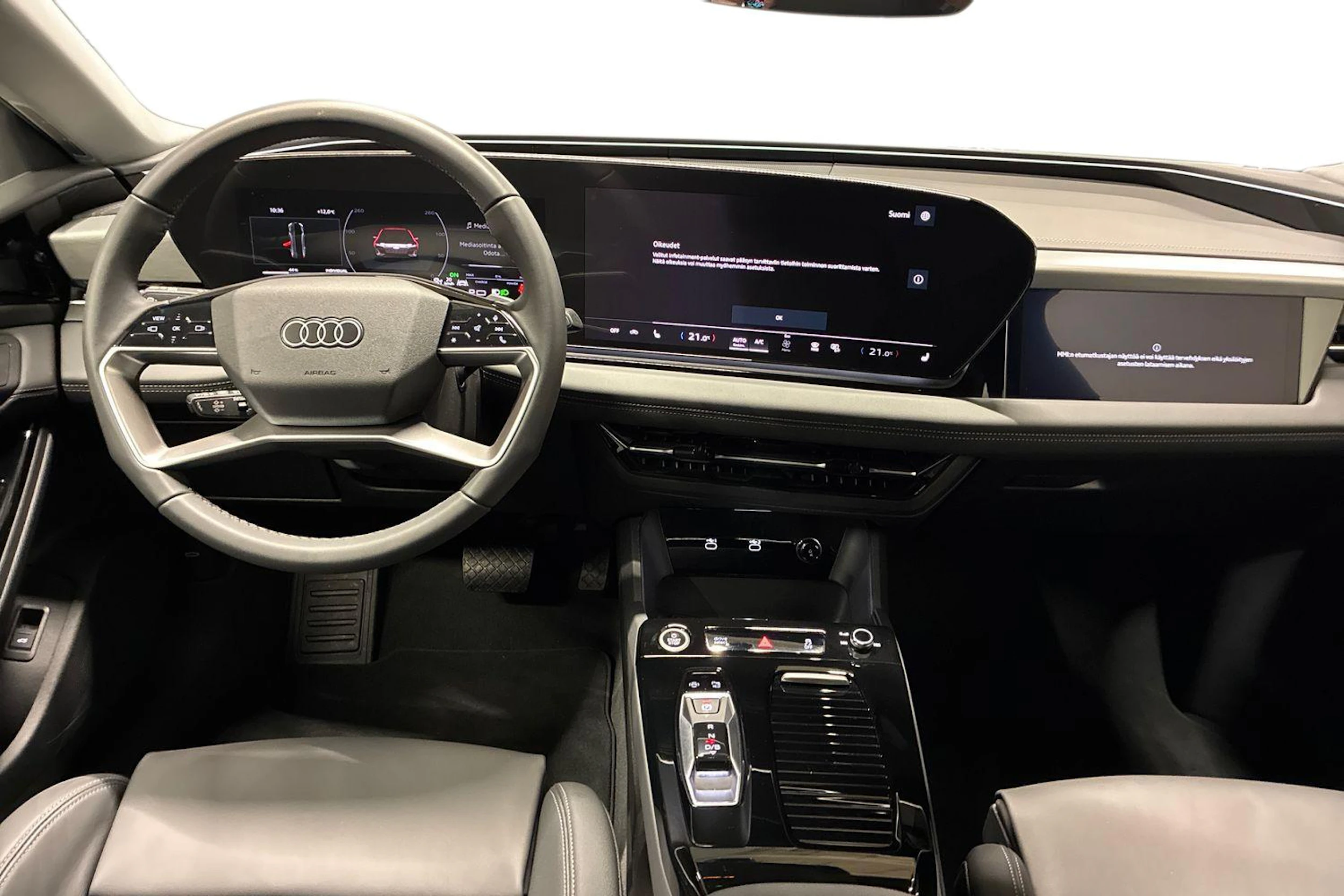 Musta Audi A6 SB e-tron 2025 kuva 7.