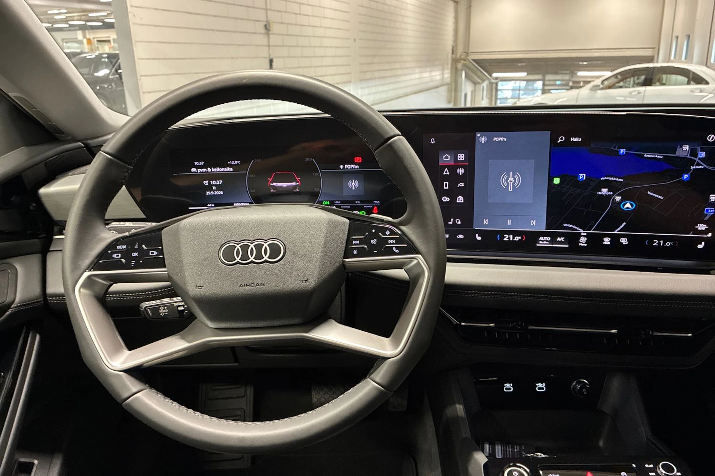 Musta Audi A6 SB e-tron 2025 kuva 11.