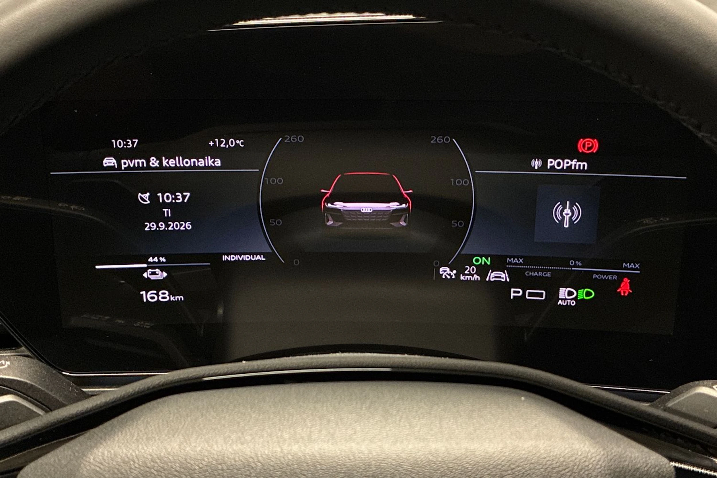 Musta Audi A6 SB e-tron 2025 kuva 12.
