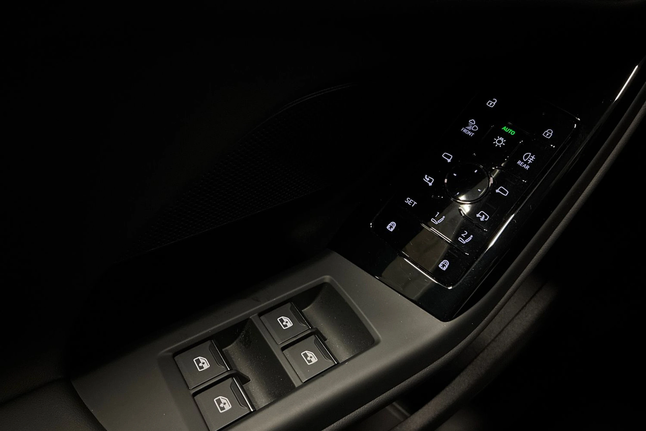 Musta Audi A6 SB e-tron 2025 kuva 16.