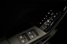 Musta Audi A6 SB e-tron 2025 kuva 16.