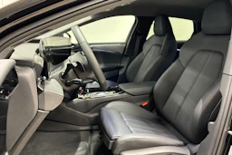 Musta Audi A6 SB e-tron 2025 kuva 21.