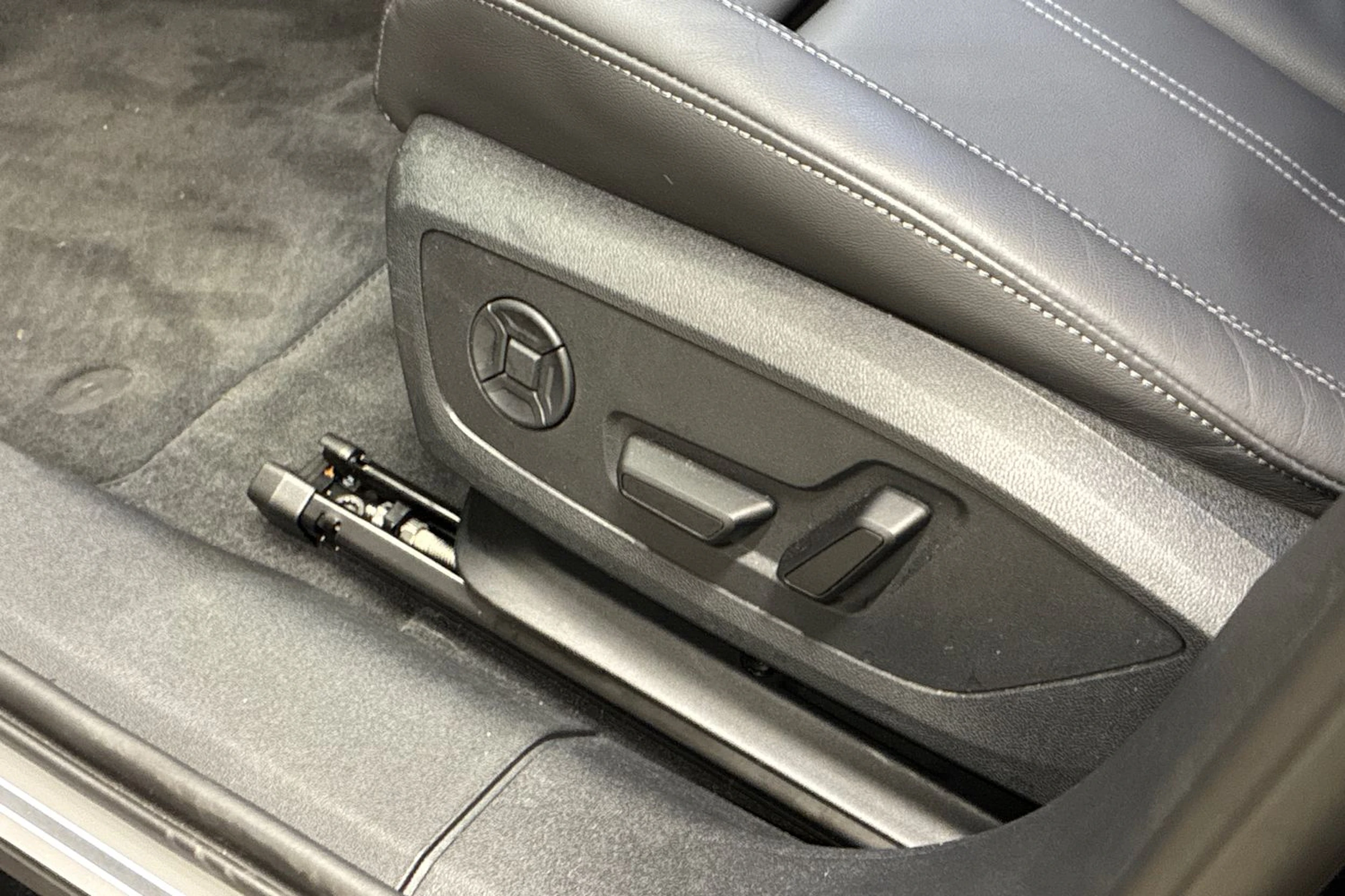 Musta Audi A6 SB e-tron 2025 kuva 22.