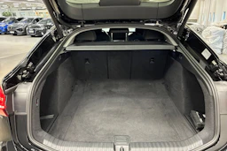 Musta Audi A6 SB e-tron 2025 kuva 23.
