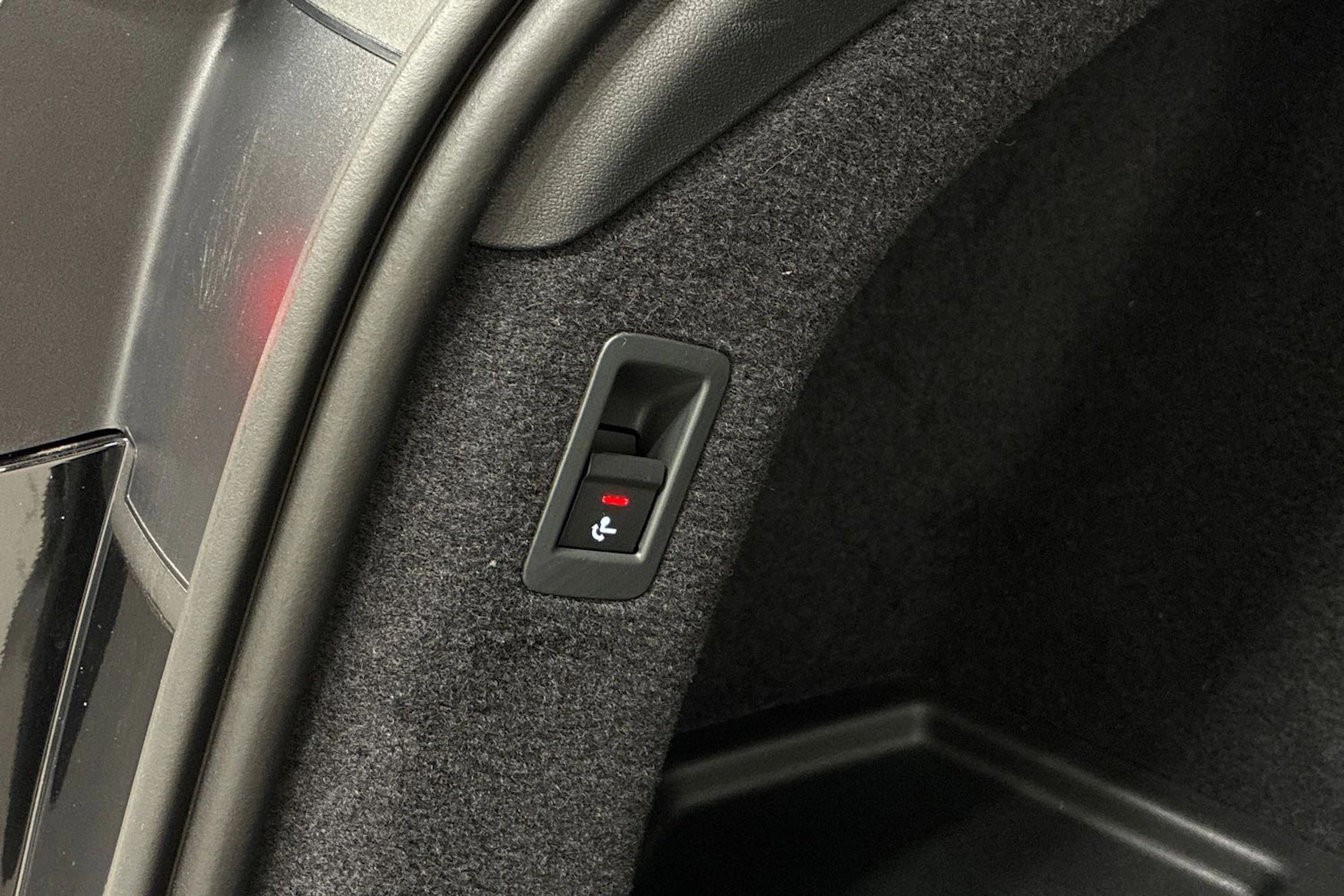 Musta Audi A6 SB e-tron 2025 kuva 24.
