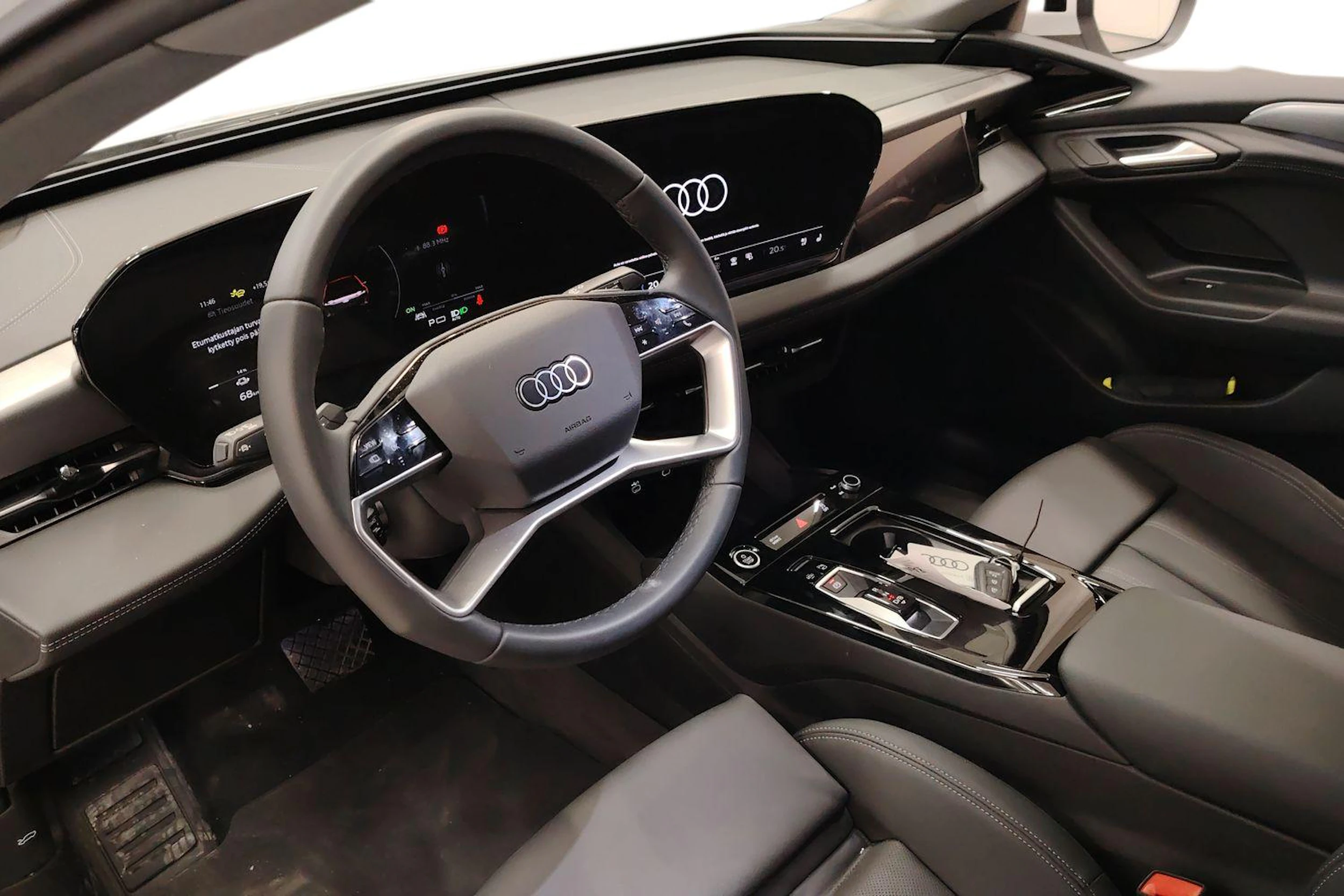 valkoinen Audi A6 e-tron 2025 kuva 3.