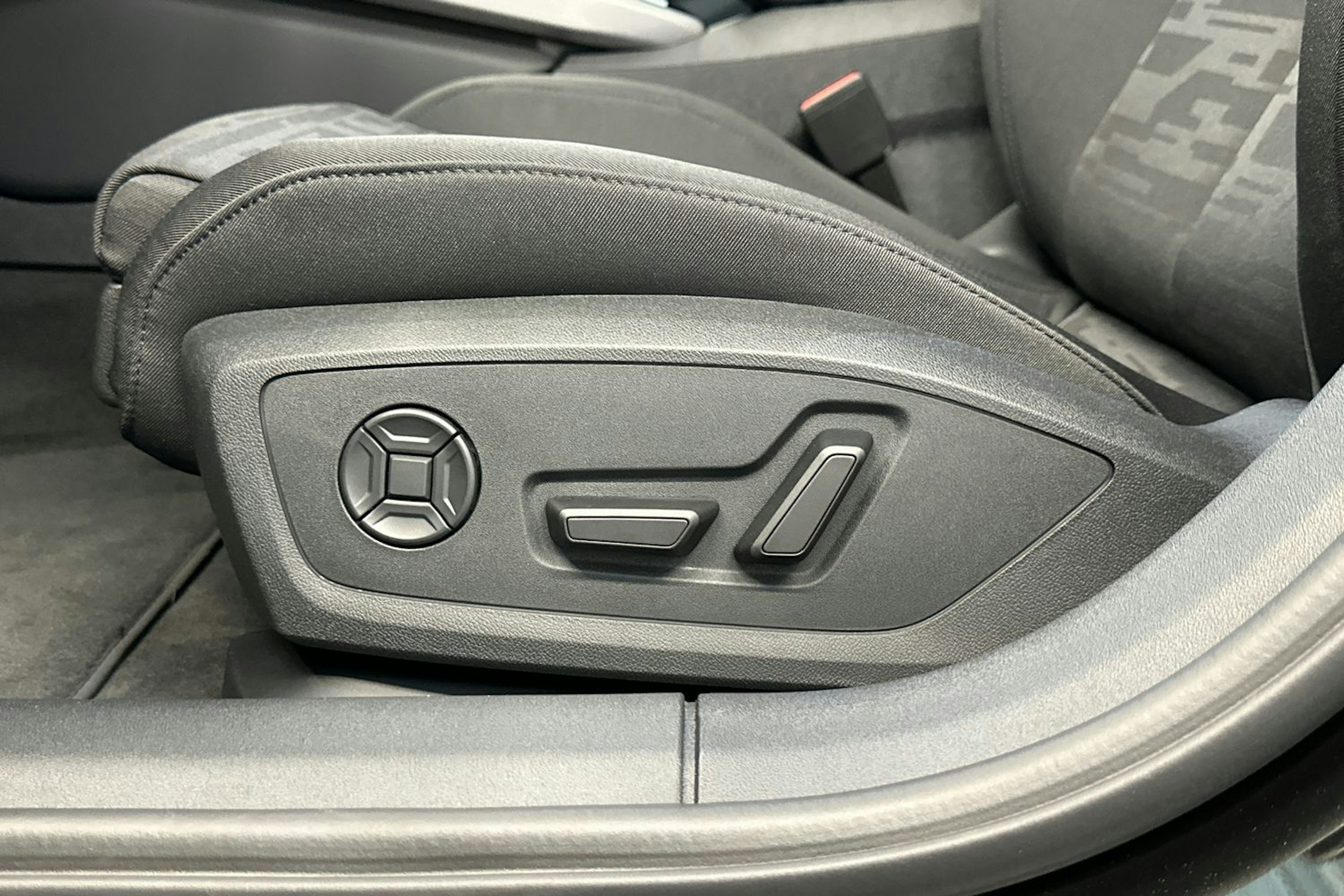 musta Audi A6 Sedan 2026 kuva 18.