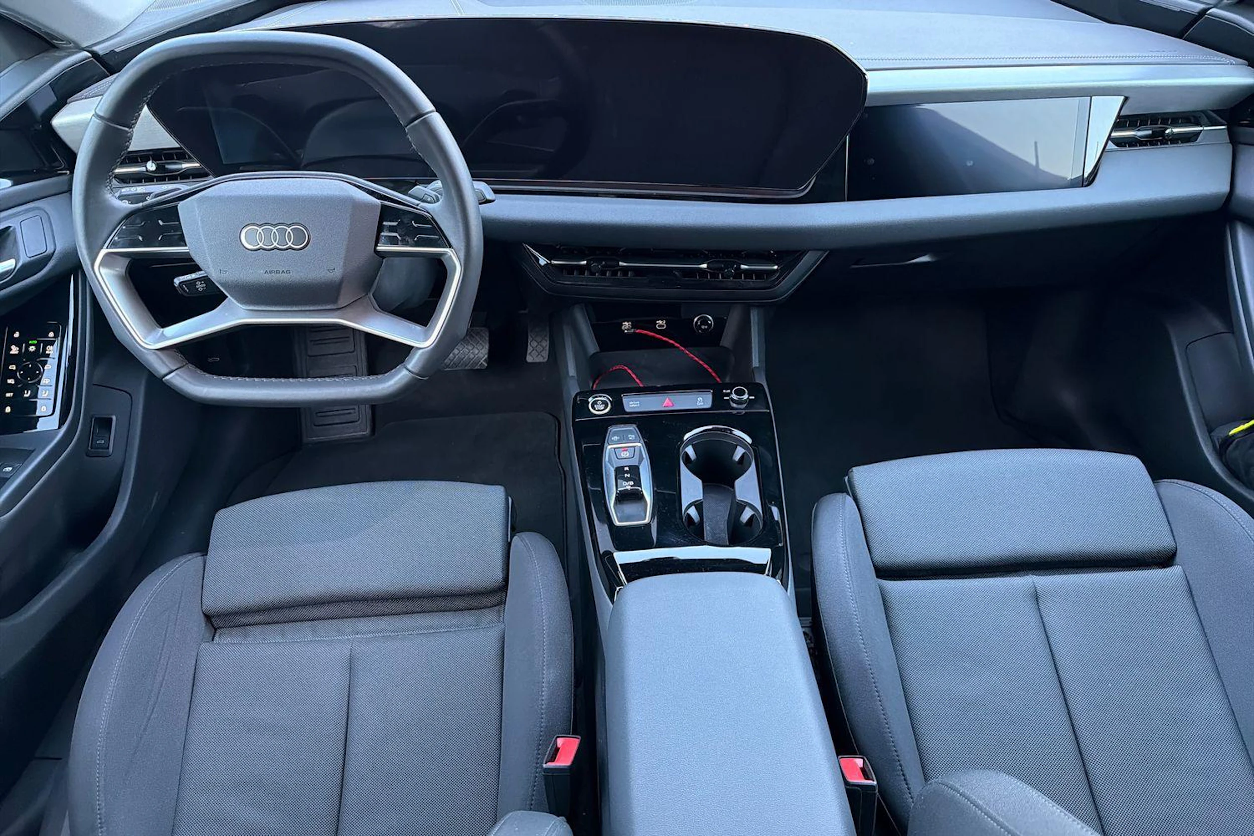 Musta Audi A6 Sportback e-tron 2025 kuva 7.