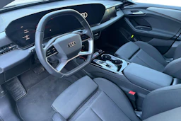 Musta Audi A6 Sportback e-tron 2025 kuva 8.
