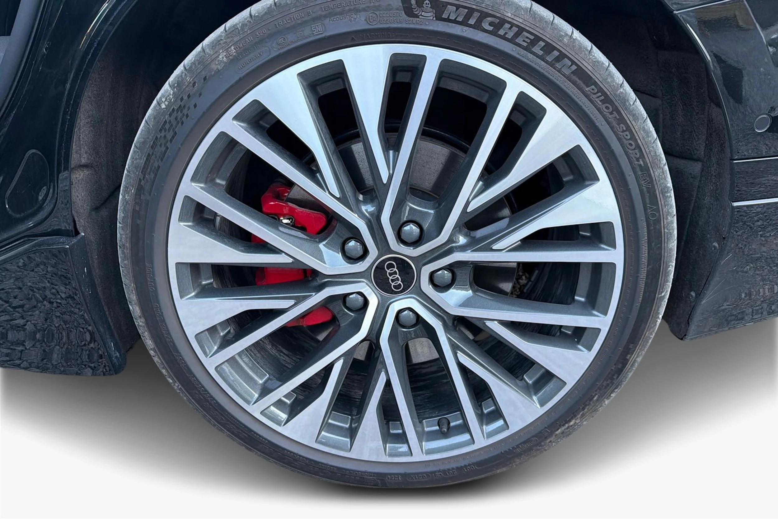 Musta Audi A6 Sportback e-tron 2025 kuva 9.