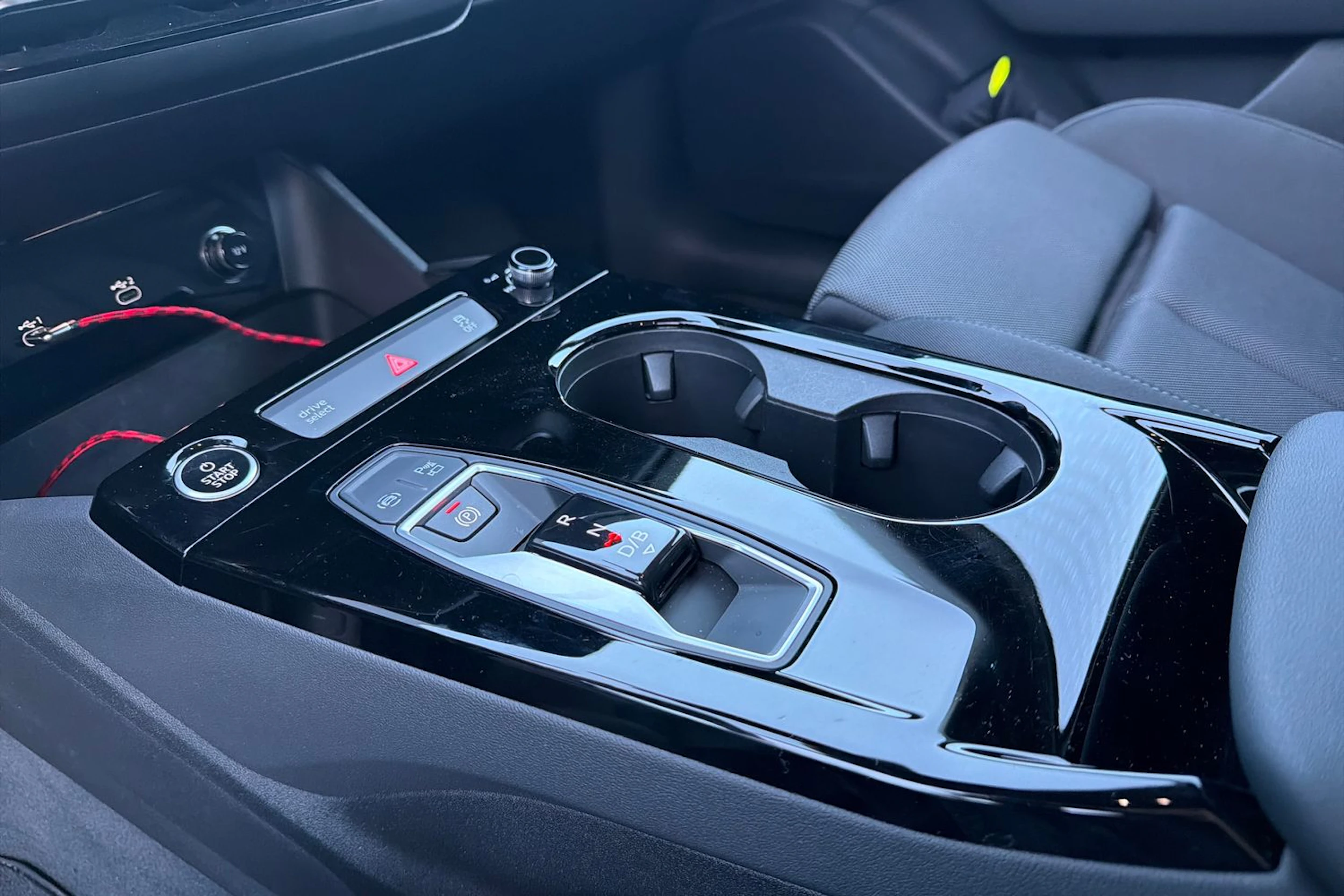 Musta Audi A6 Sportback e-tron 2025 kuva 14.