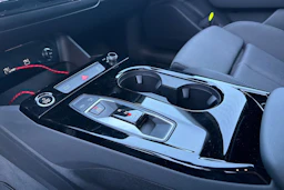 Musta Audi A6 Sportback e-tron 2025 kuva 14.