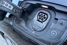 Musta Audi A6 Sportback e-tron 2025 kuva 15.