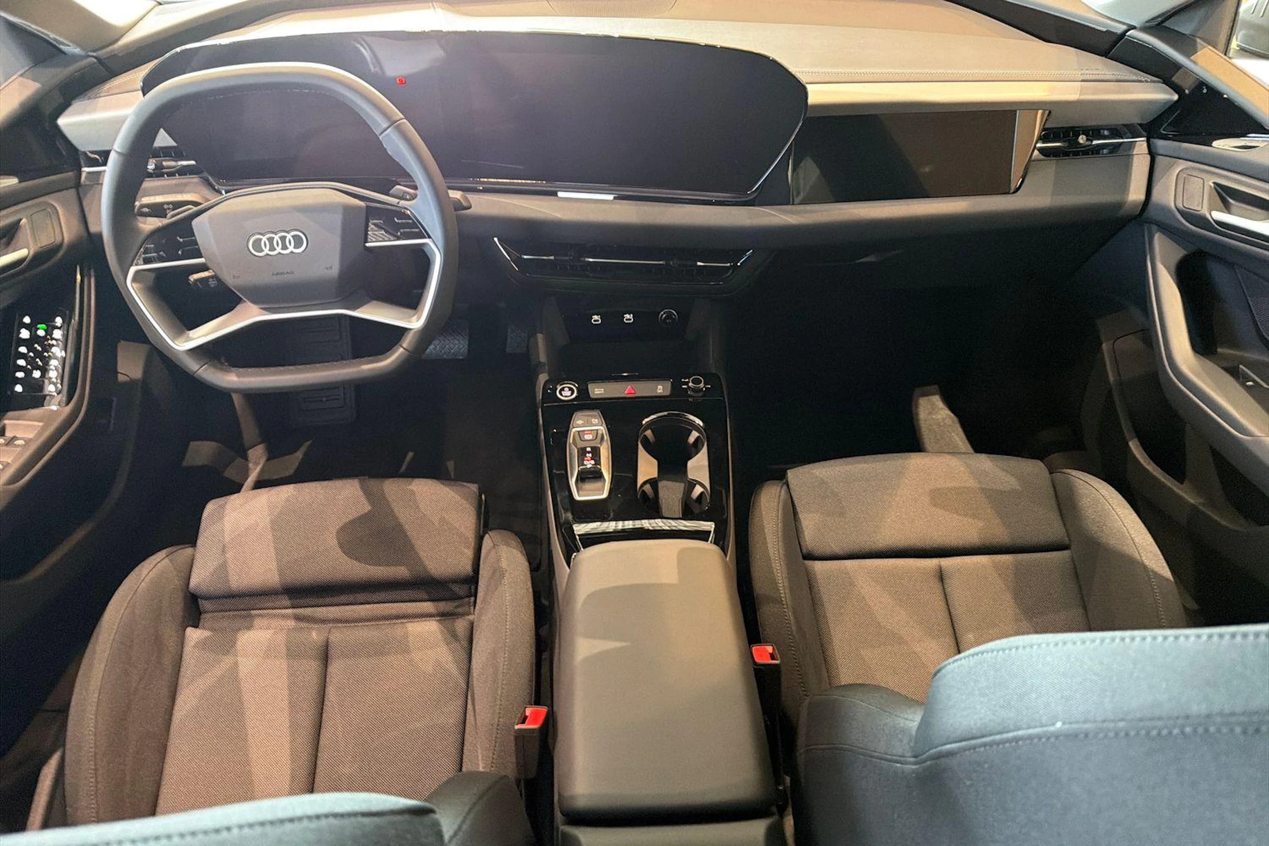 harmaa Audi A6 Sportback e-tron 2025 kuva 23.