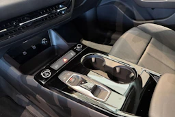 harmaa Audi A6 Sportback e-tron 2025 kuva 31.