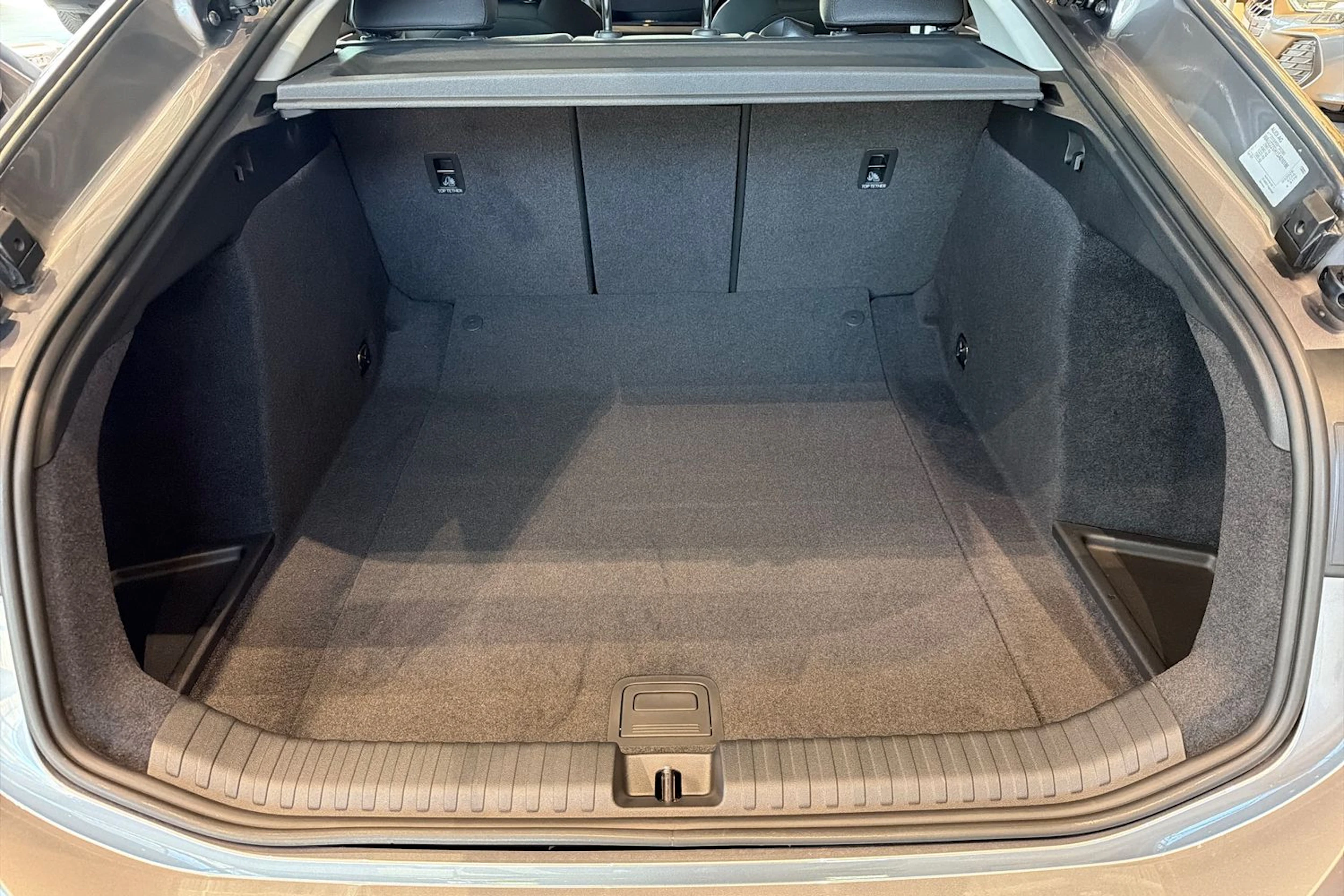 harmaa Audi A6 Sportback e-tron 2025 kuva 32.