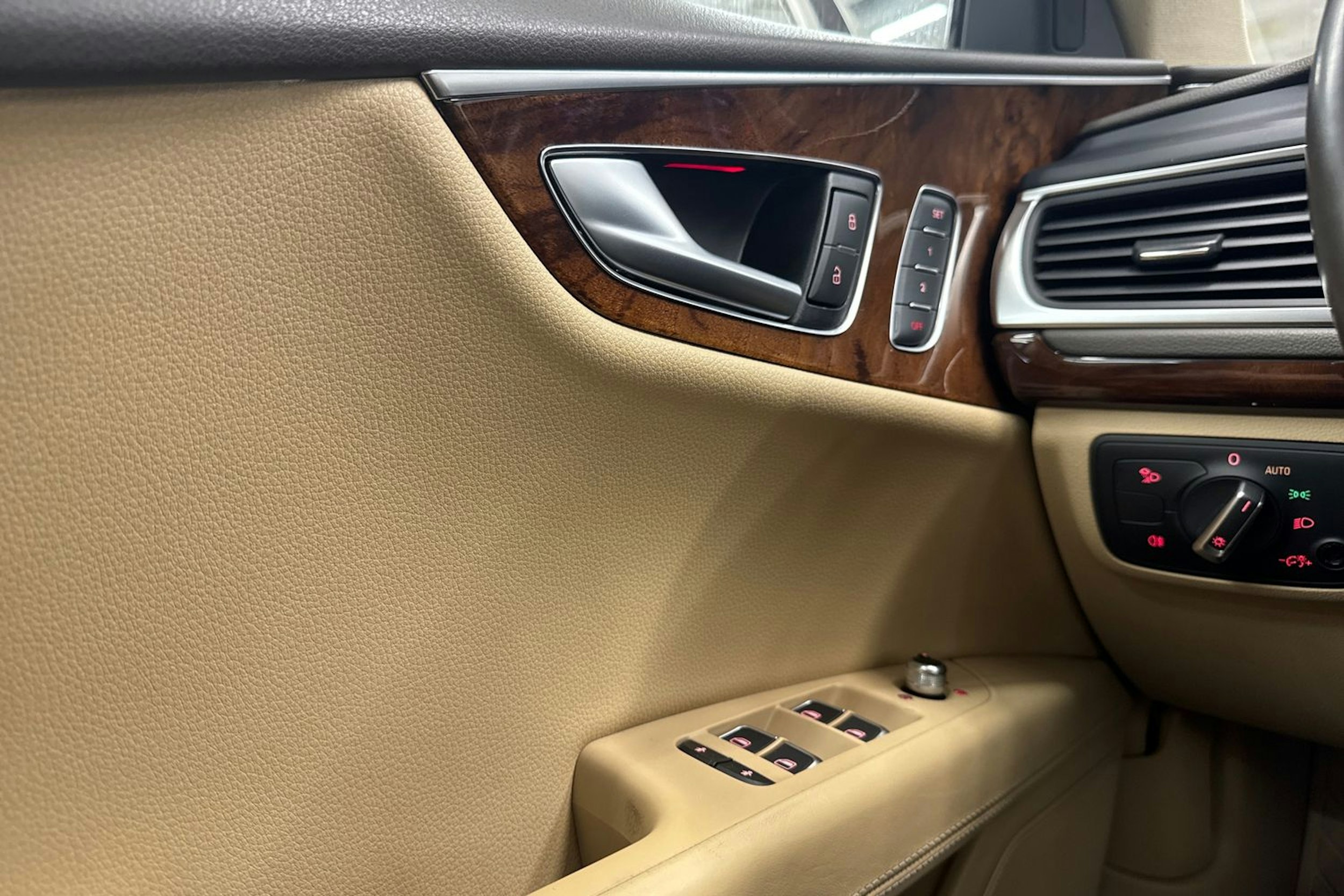 ruskea (beige) Audi A7 2011 kuva 20.
