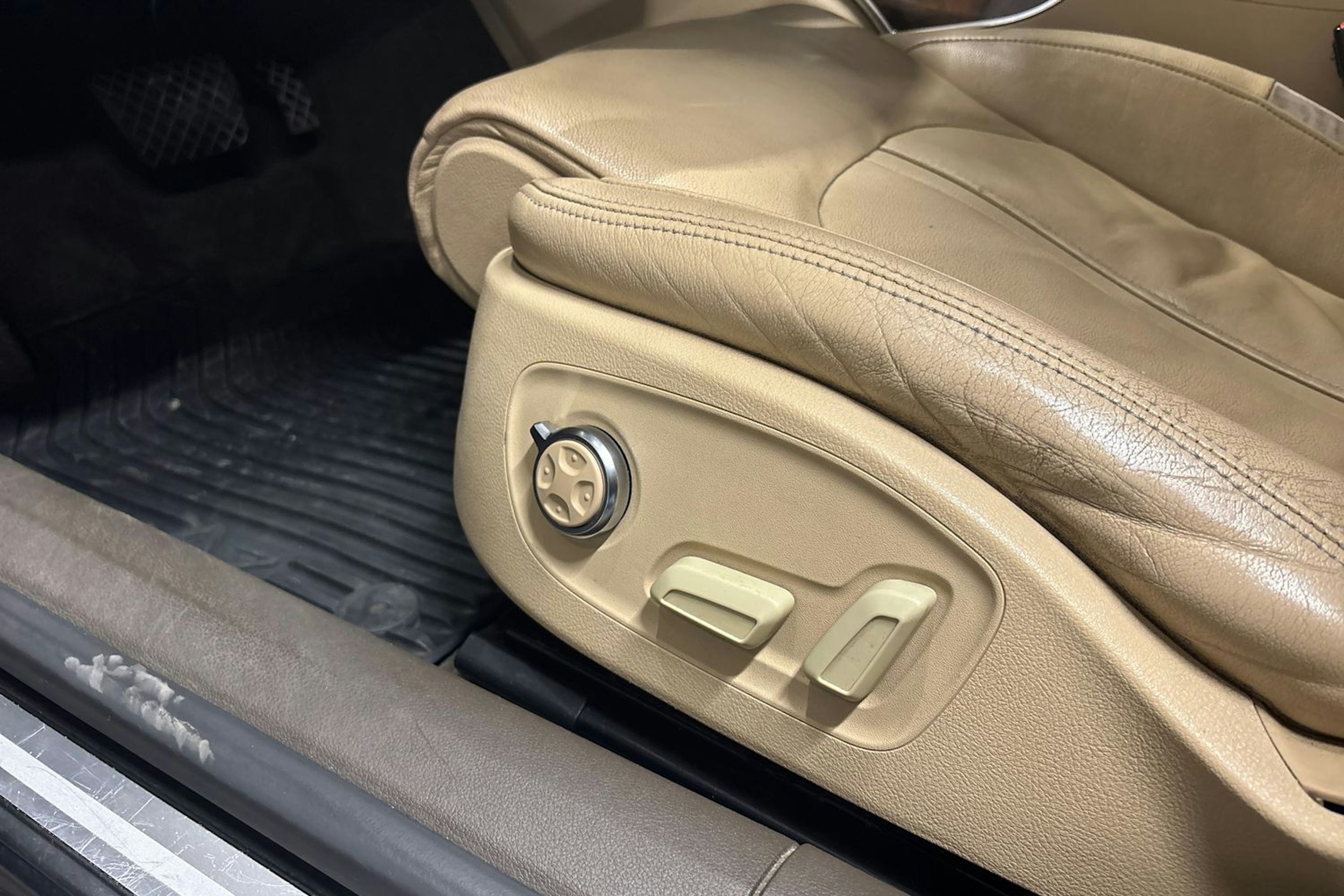 sininen Audi A7 2012 kuva 16.