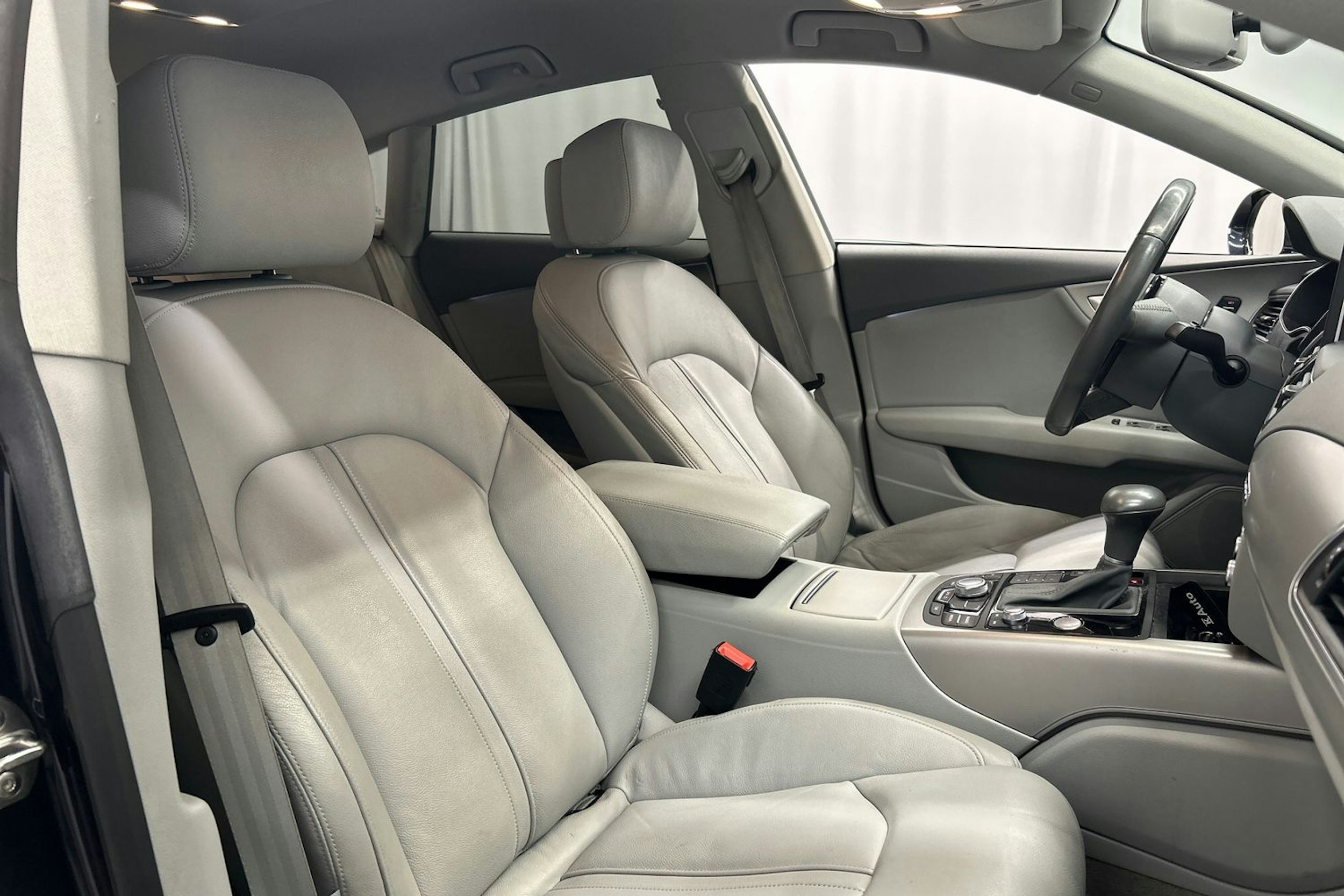 sininen Audi A7 2014 kuva 15.