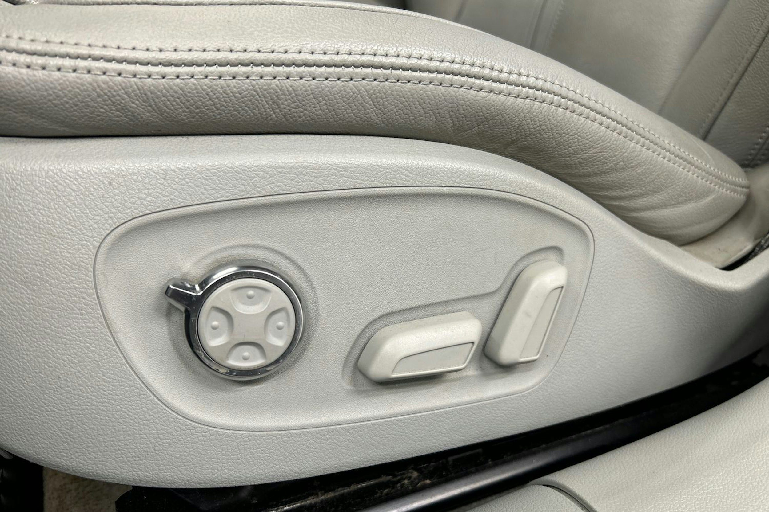 sininen Audi A7 2014 kuva 17.