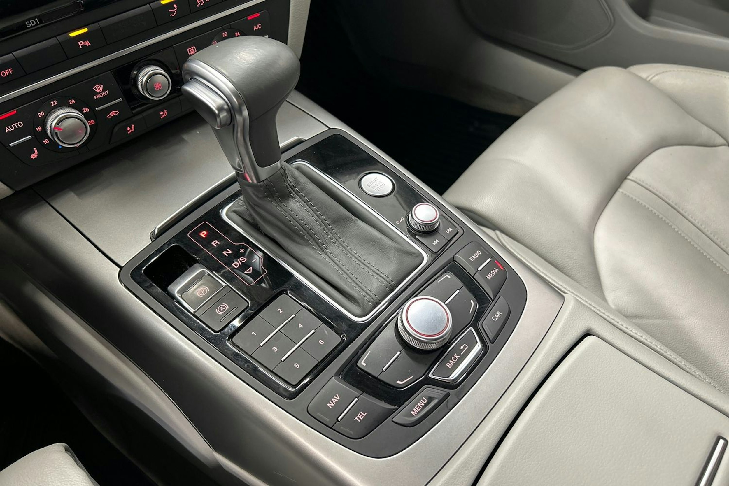 sininen Audi A7 2014 kuva 26.