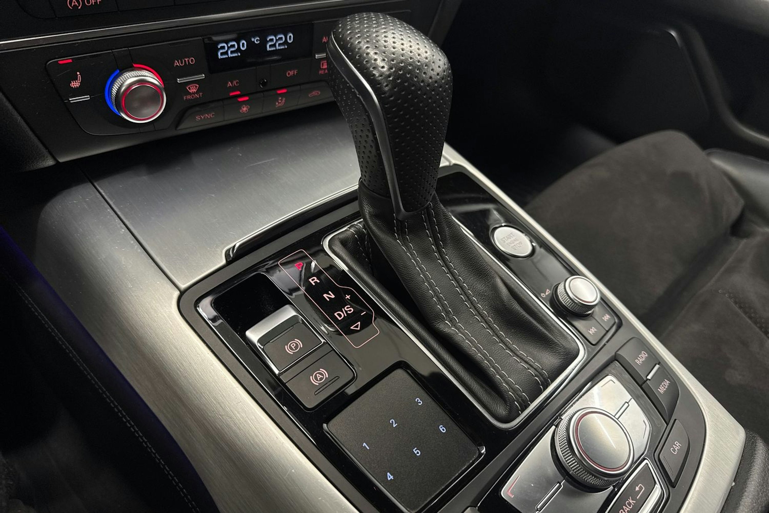 Harmaa Audi A7 2015 kuva 26.