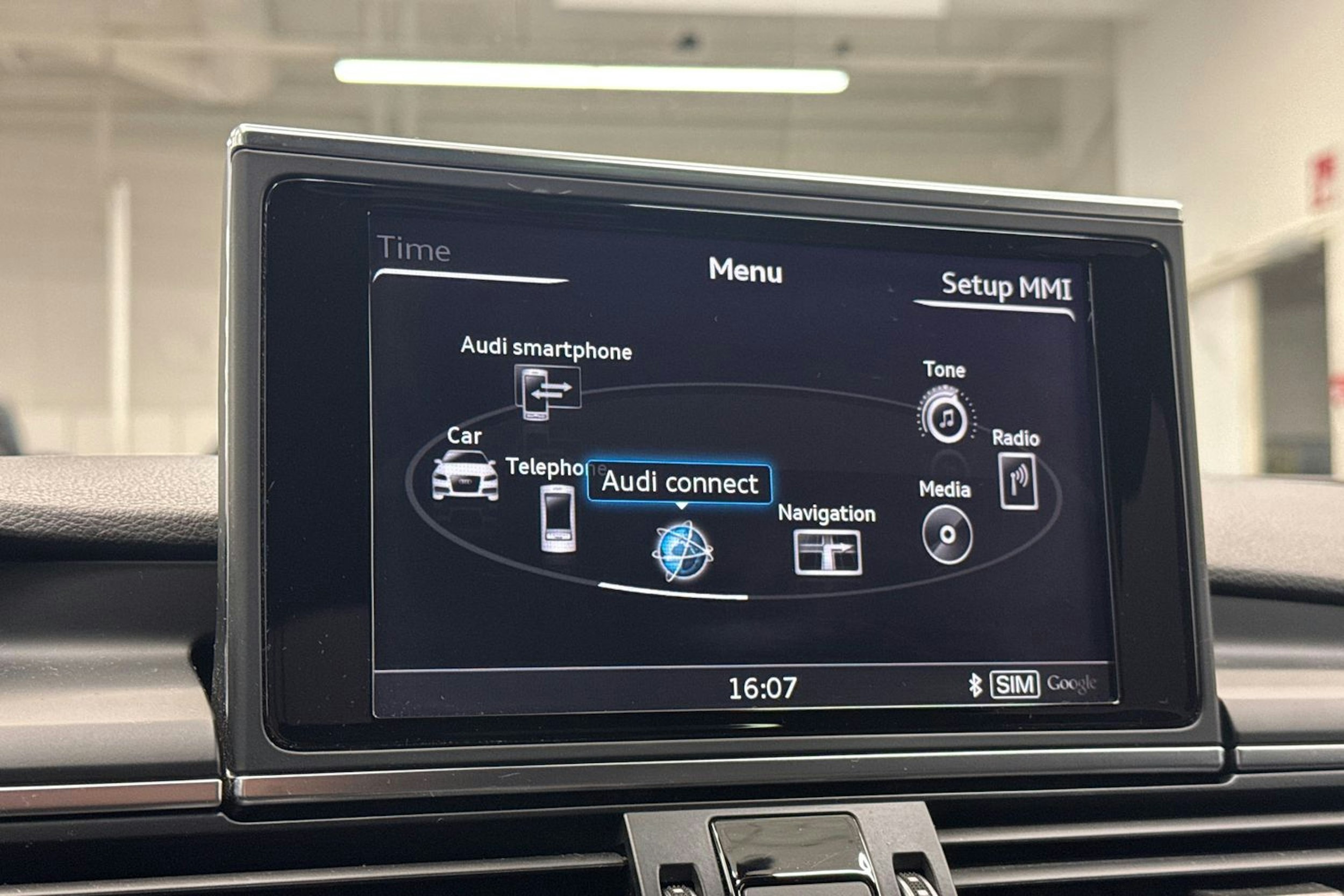Harmaa Audi A7 2015 kuva 28.