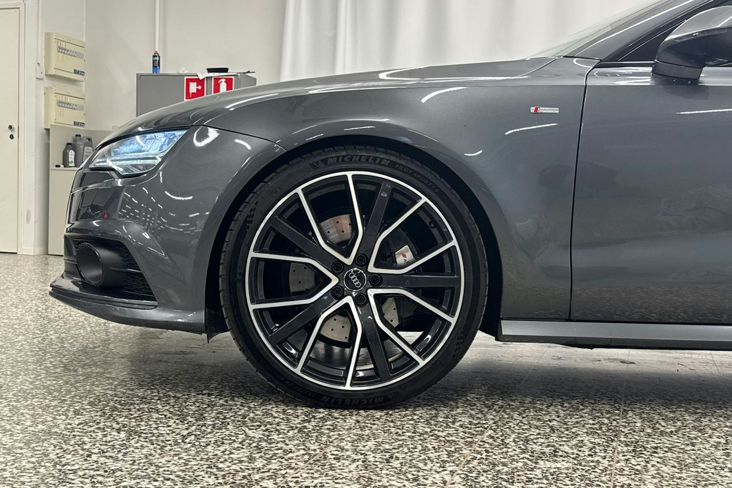 Harmaa Audi A7 2015 kuva 44.