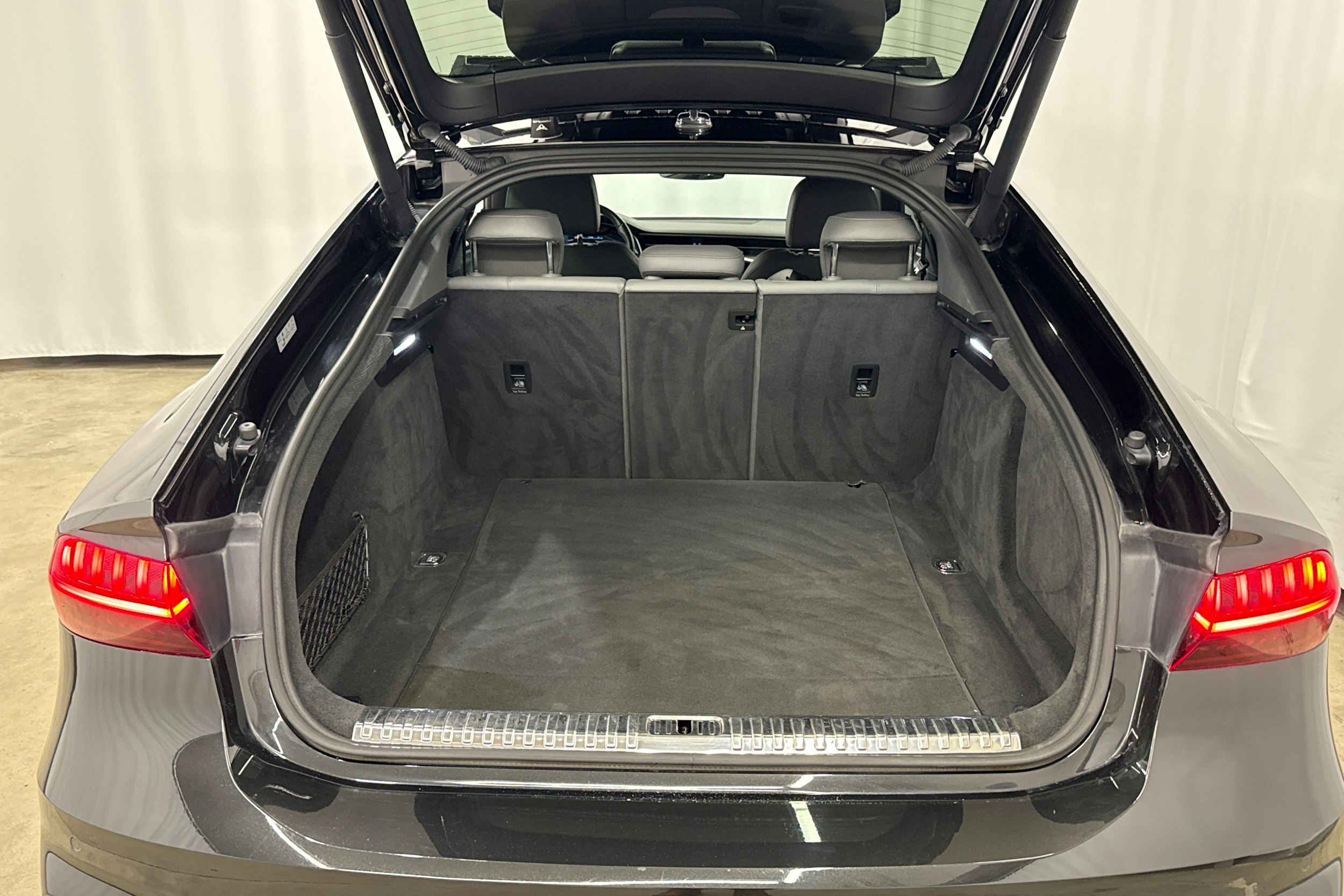 harmaa Audi A7 2019 kuva 22.