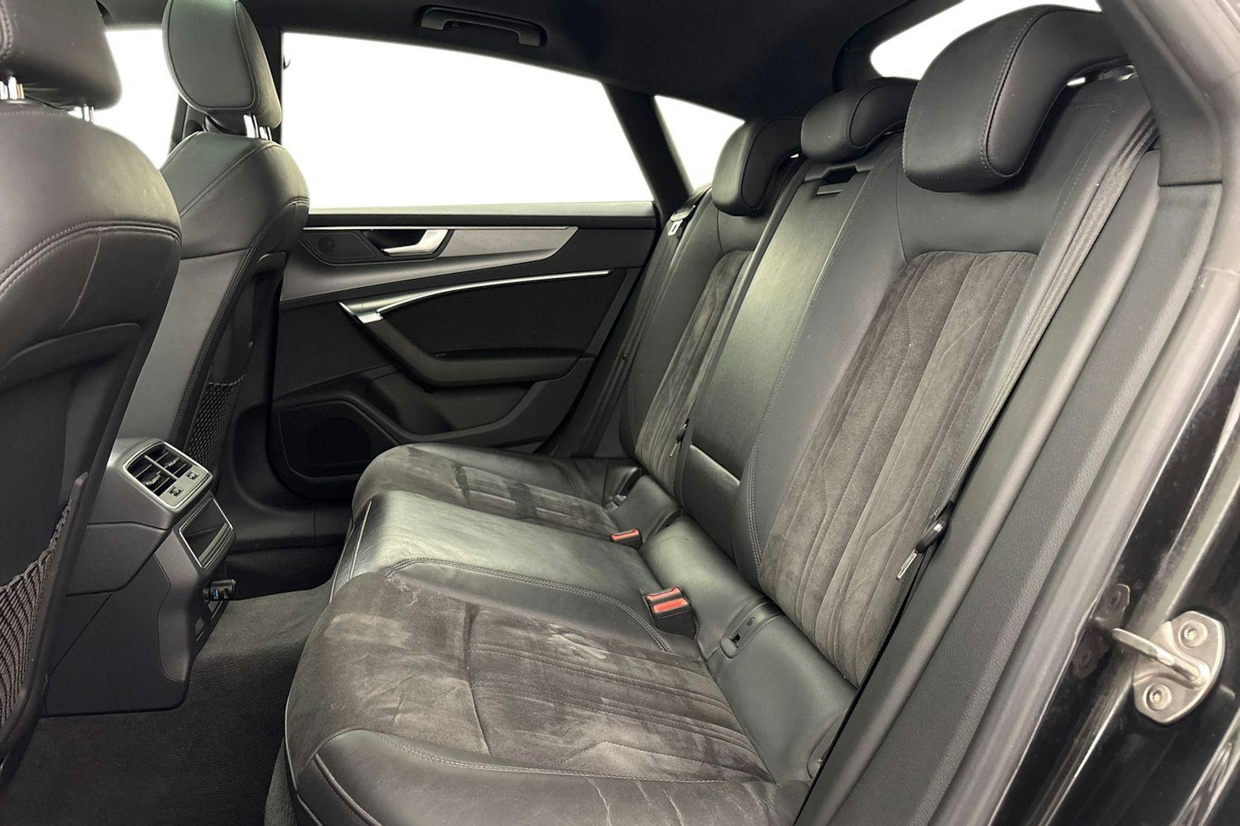 sininen Audi A7 2019 kuva 10.