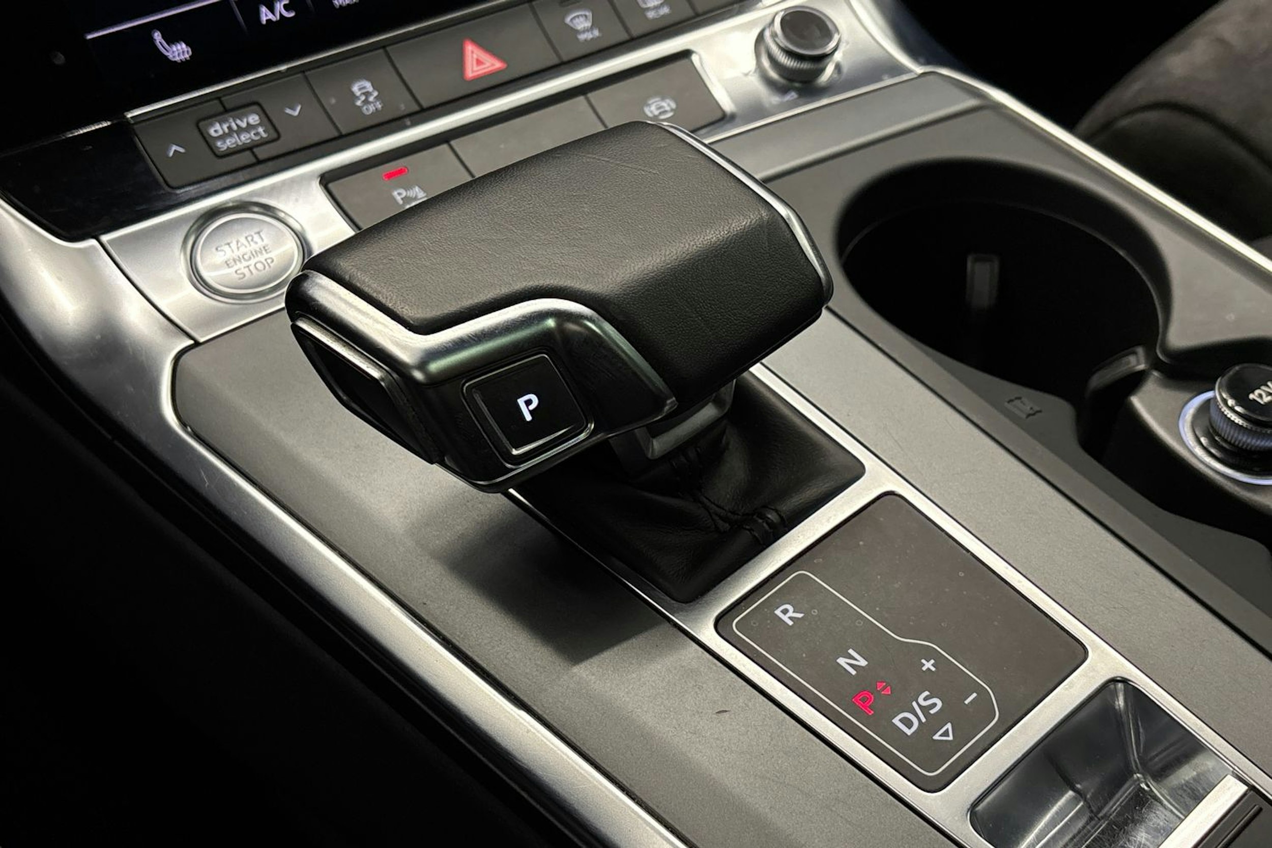 sininen Audi A7 2019 kuva 26.