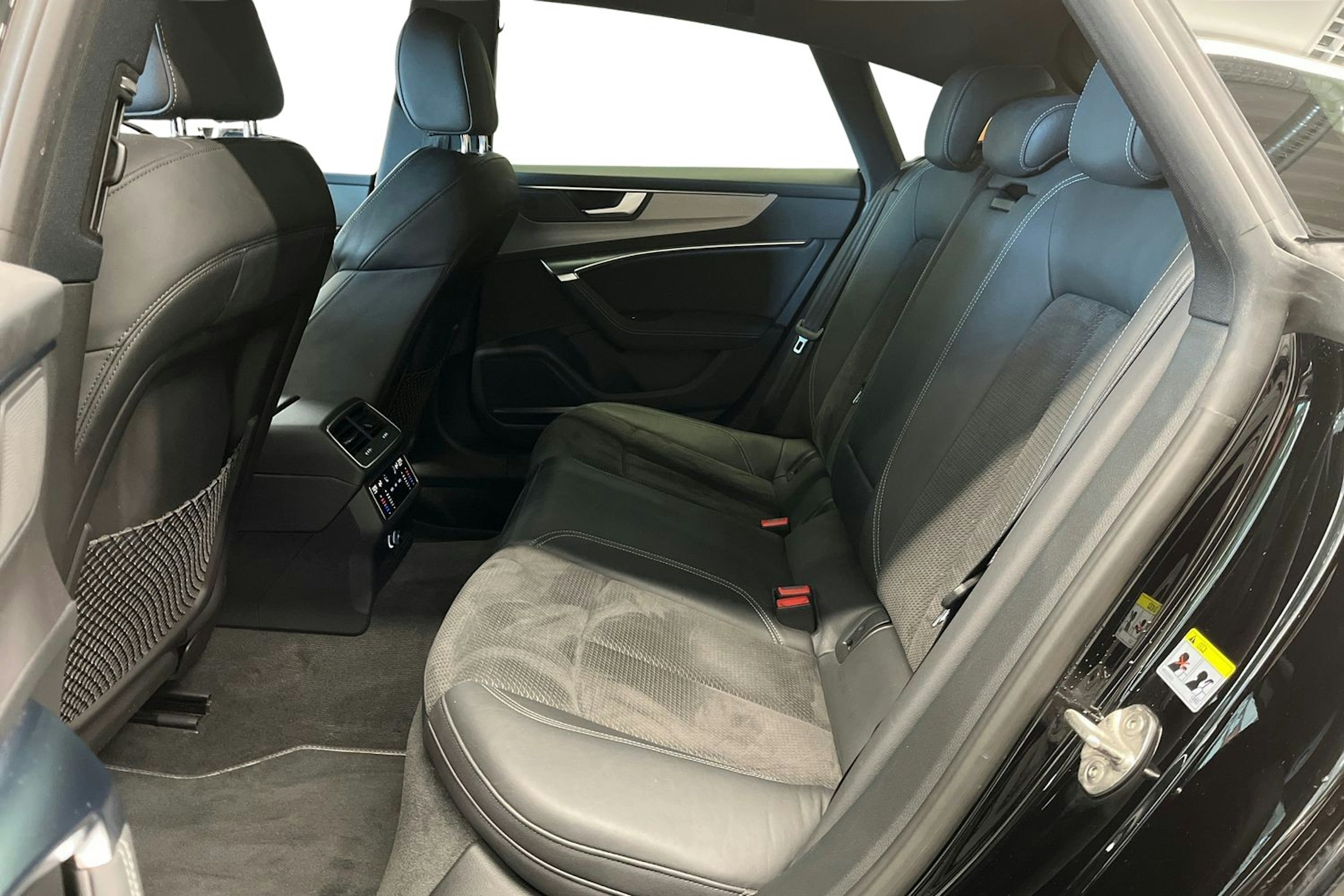 musta Audi A7 2020 kuva 10.