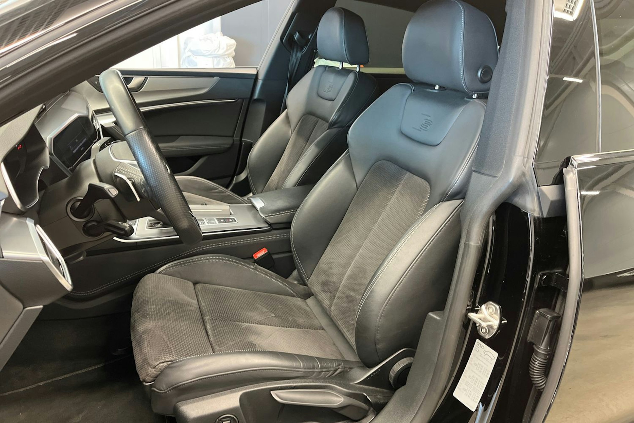 musta Audi A7 2020 kuva 14.