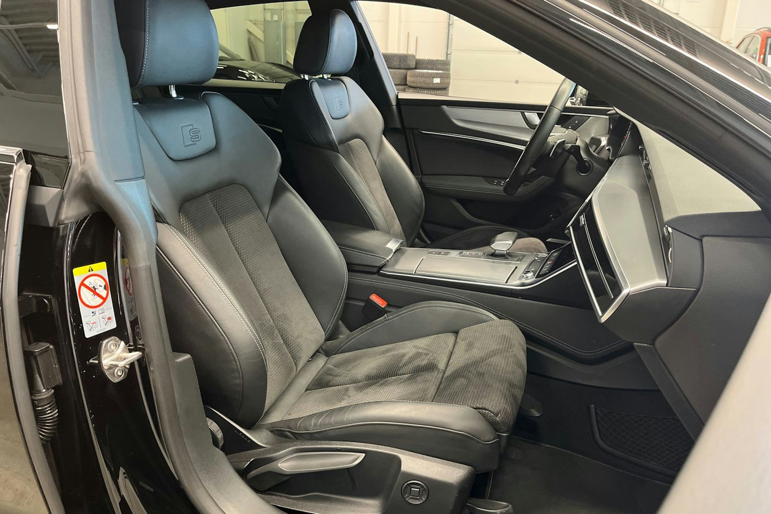 musta Audi A7 2020 kuva 15.
