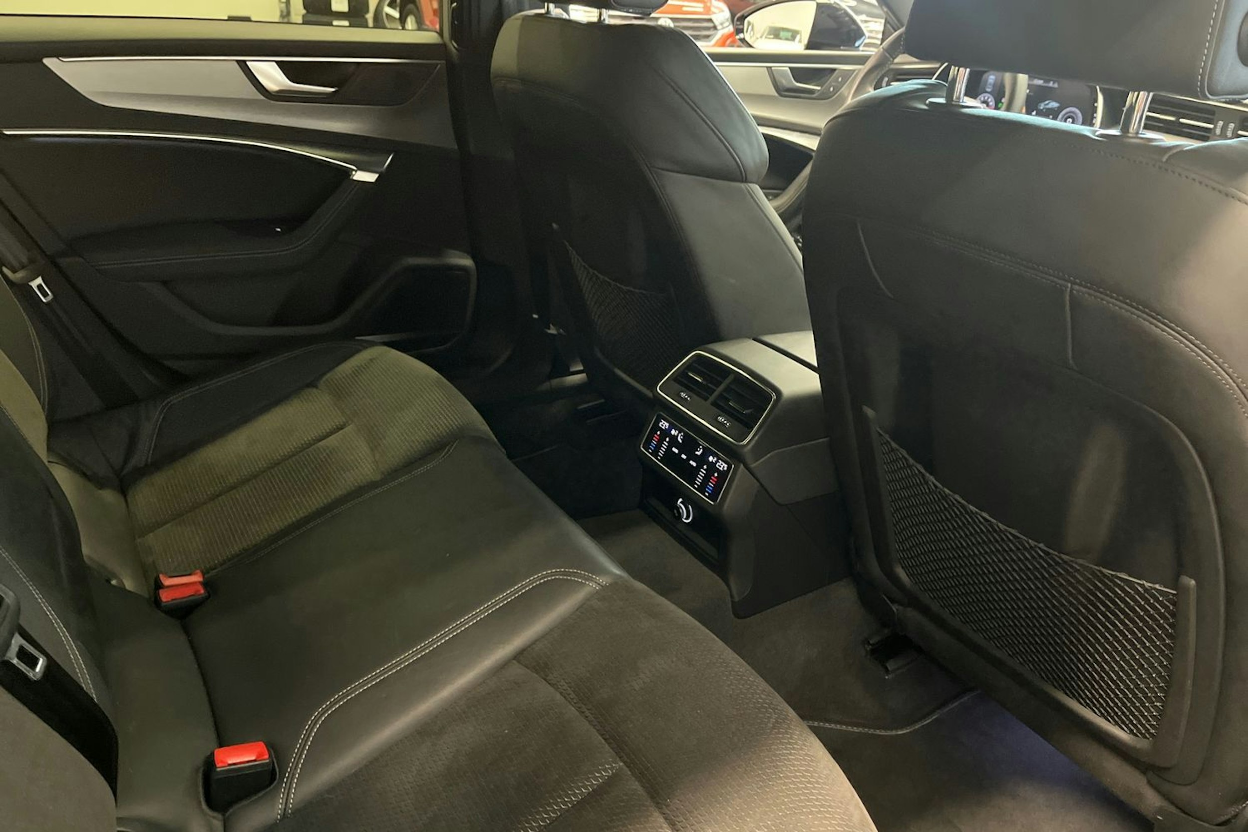 musta Audi A7 2020 kuva 17.