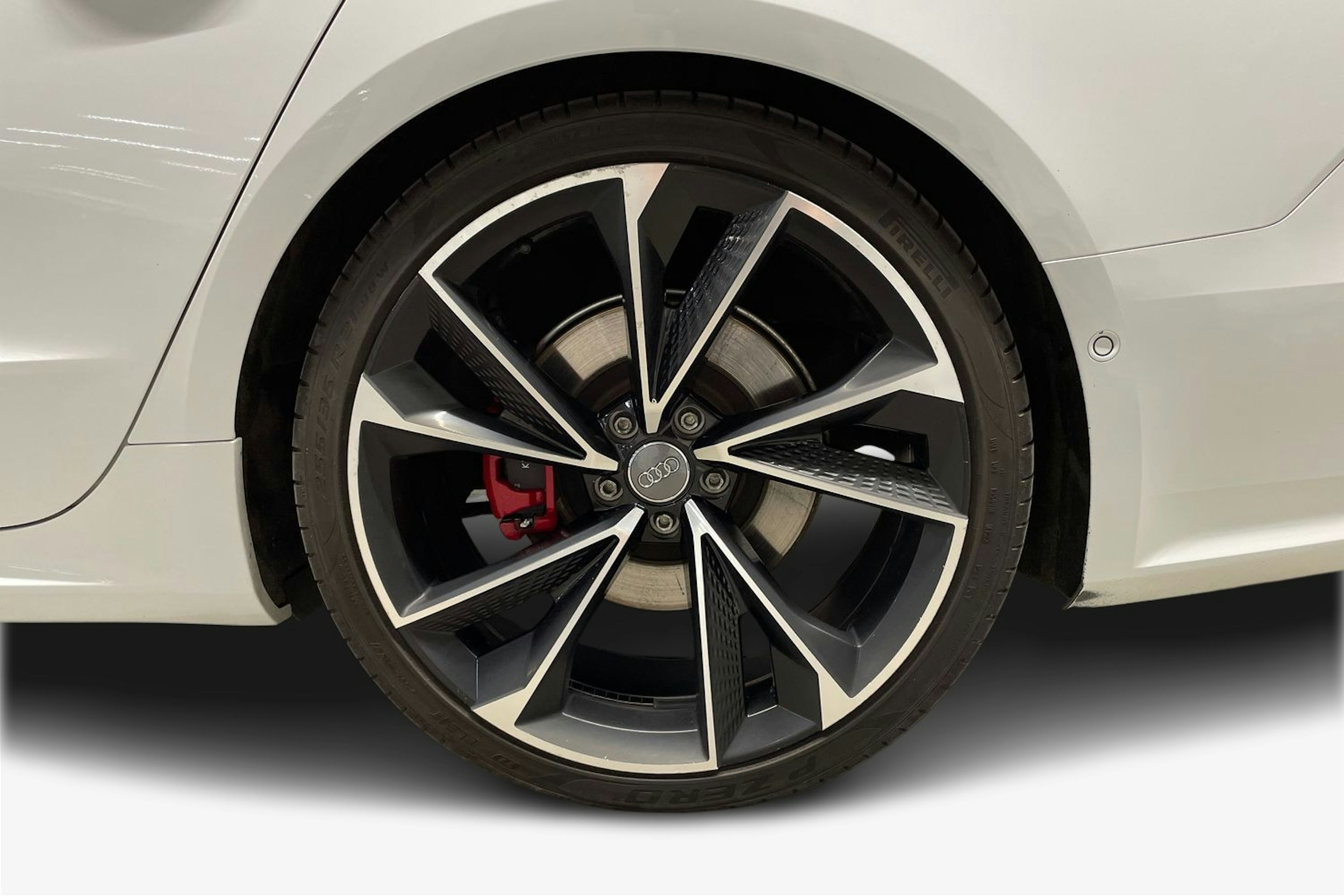 valkoinen Audi A7 2020 kuva 11.