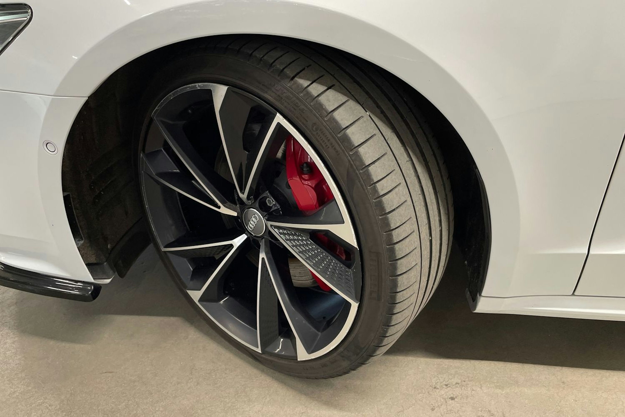 valkoinen Audi A7 2020 kuva 13.