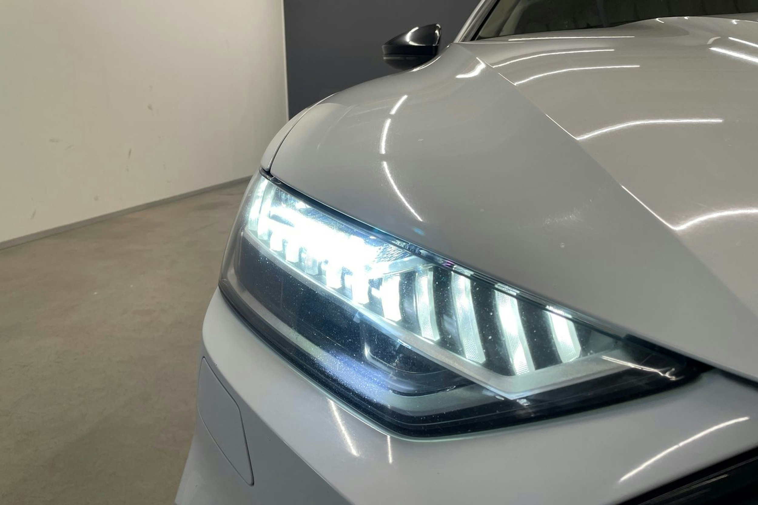 valkoinen Audi A7 2020 kuva 15.