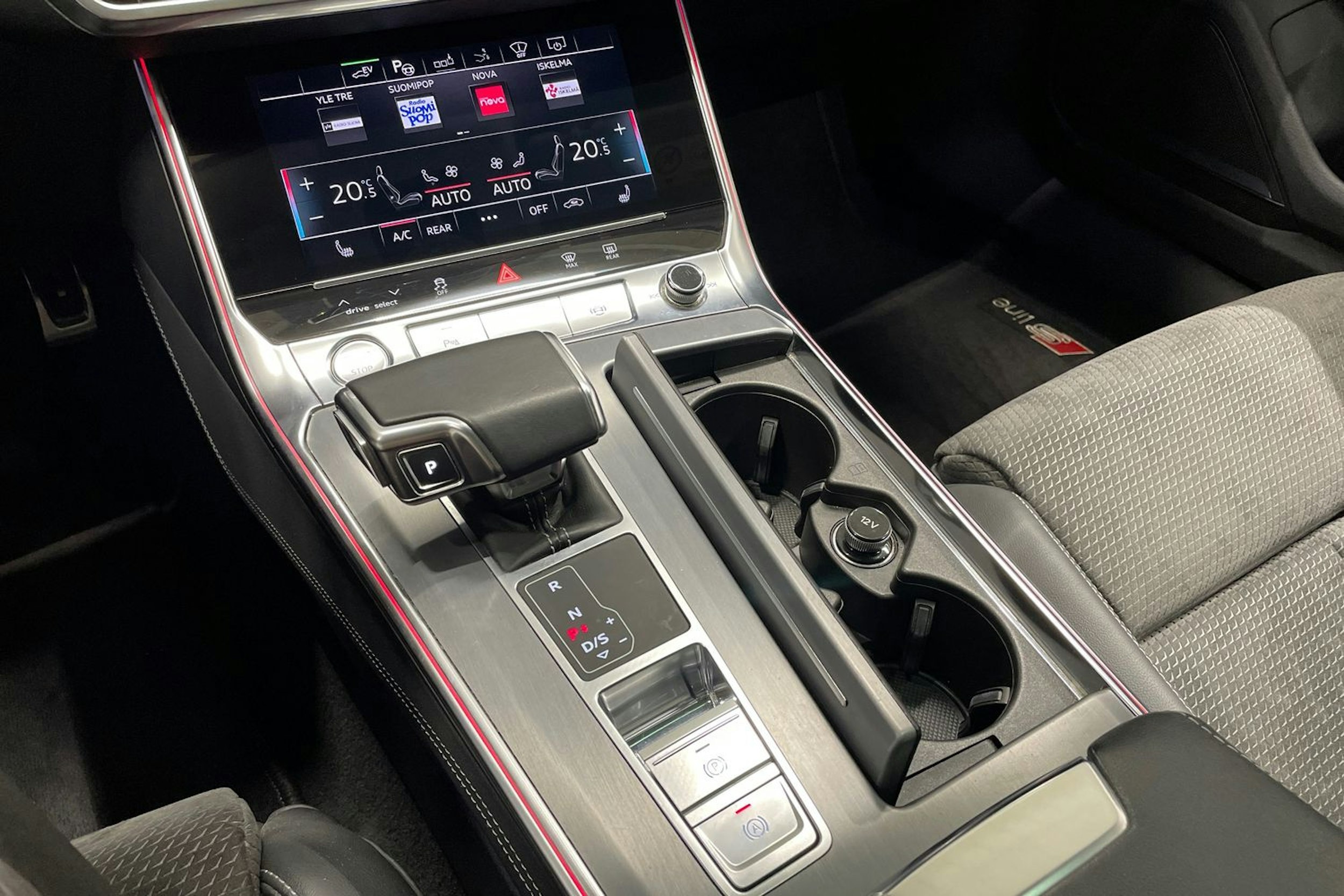 valkoinen Audi A7 2020 kuva 26.