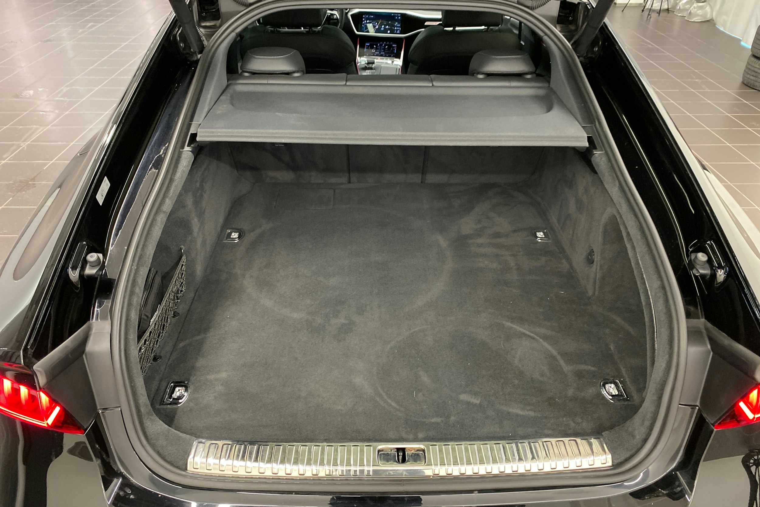 musta Audi A7 2020 kuva 15.