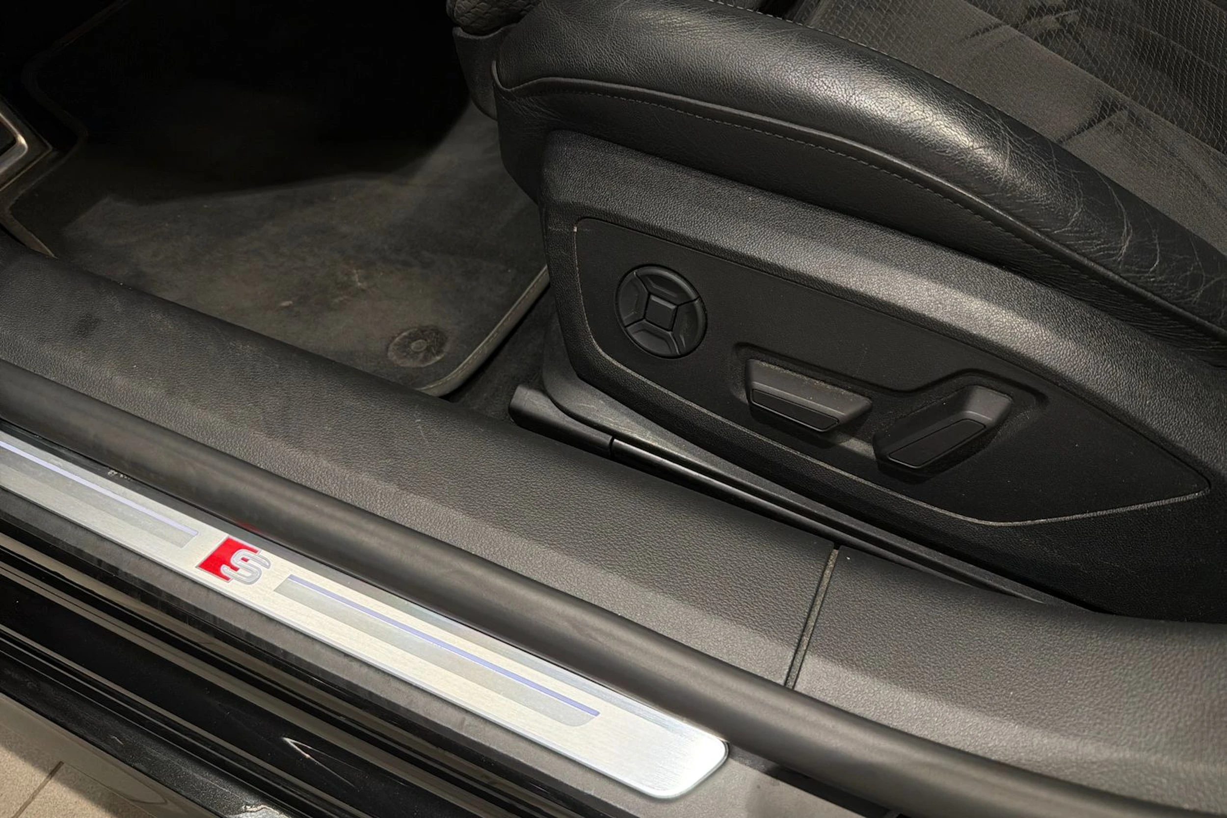musta Audi A7 2020 kuva 23.